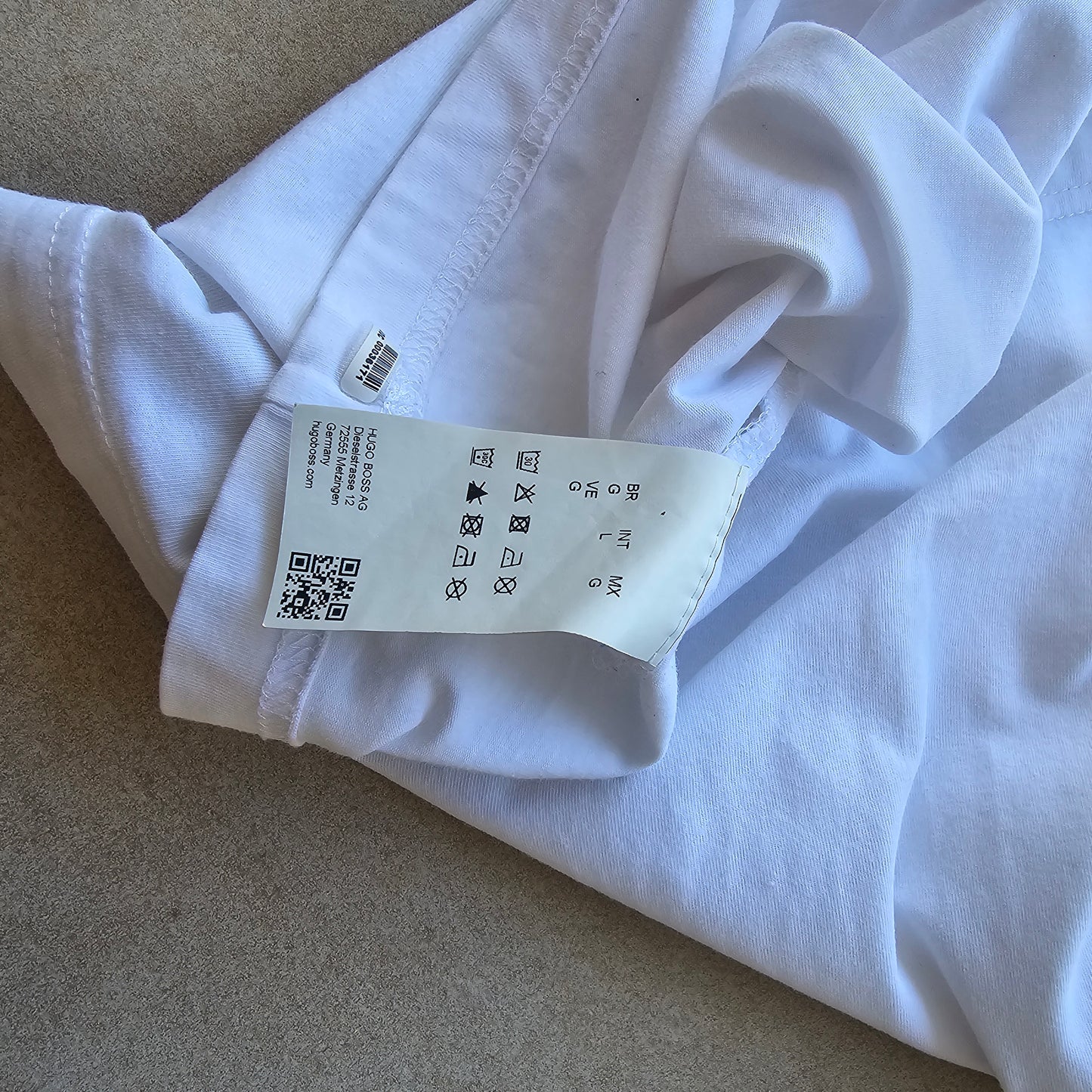 Hugo Boss Tee - M/L