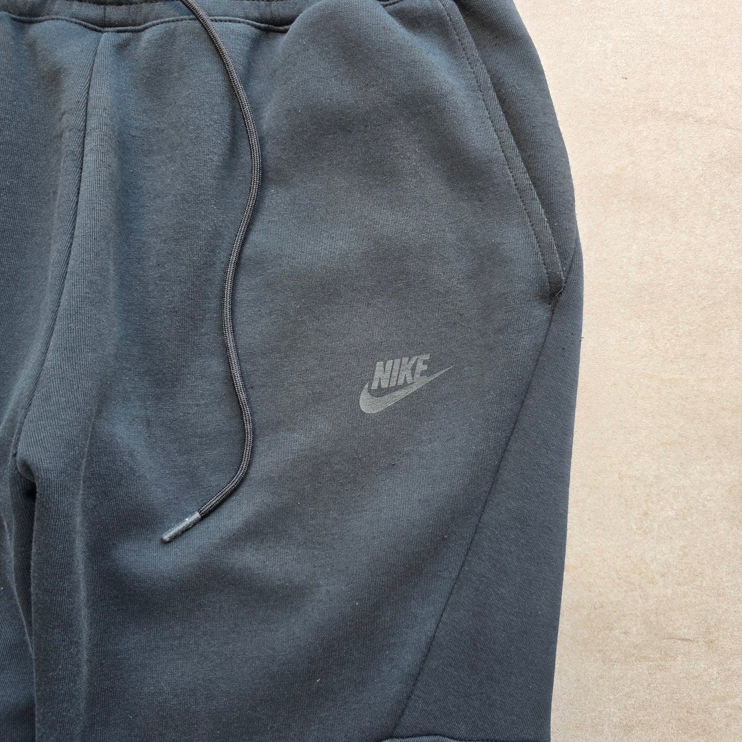 Nike Tech Fleece Pants - L
