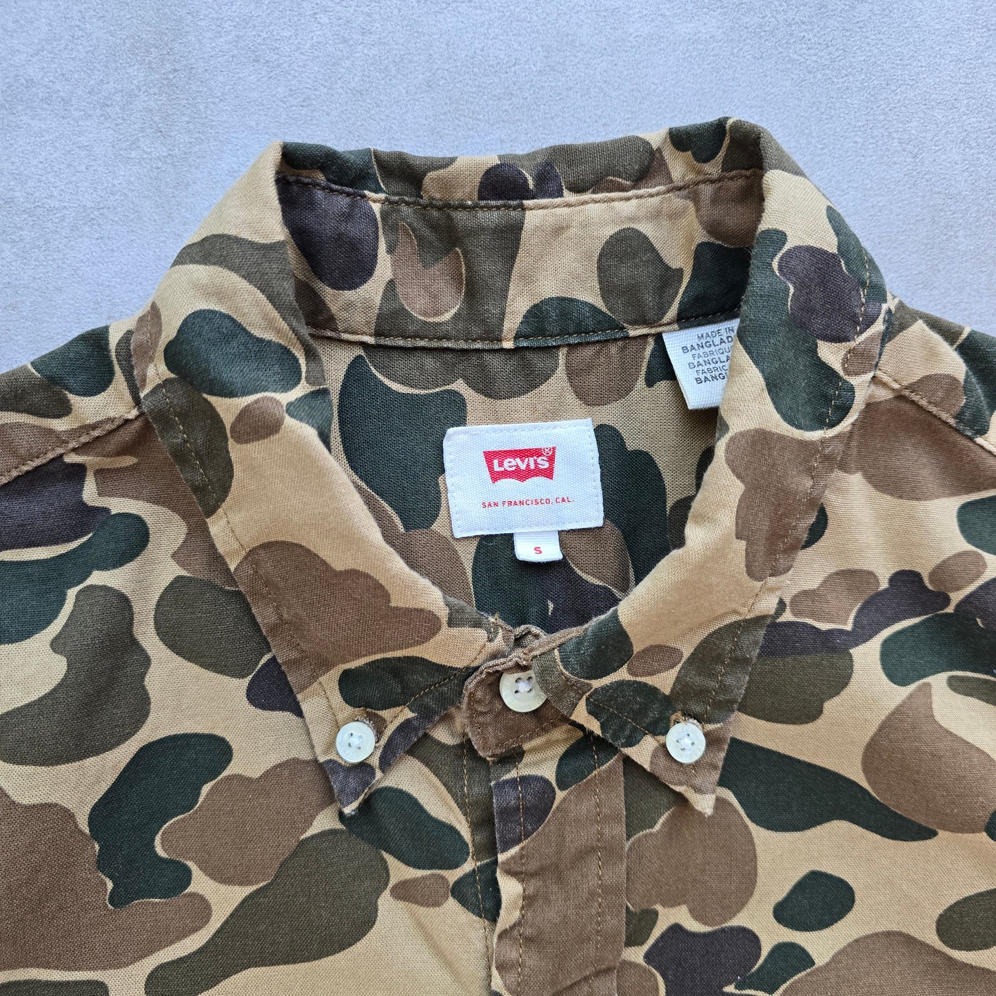 Levi's Camo Button Up Shirt - S