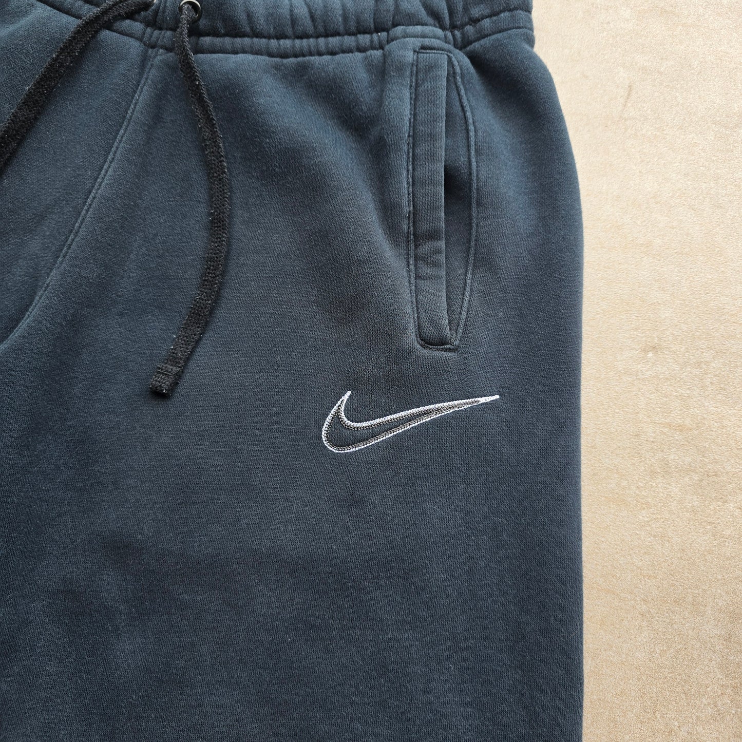 Y2K Nike Embroidered Swoosh Sweat Shorts - S/M