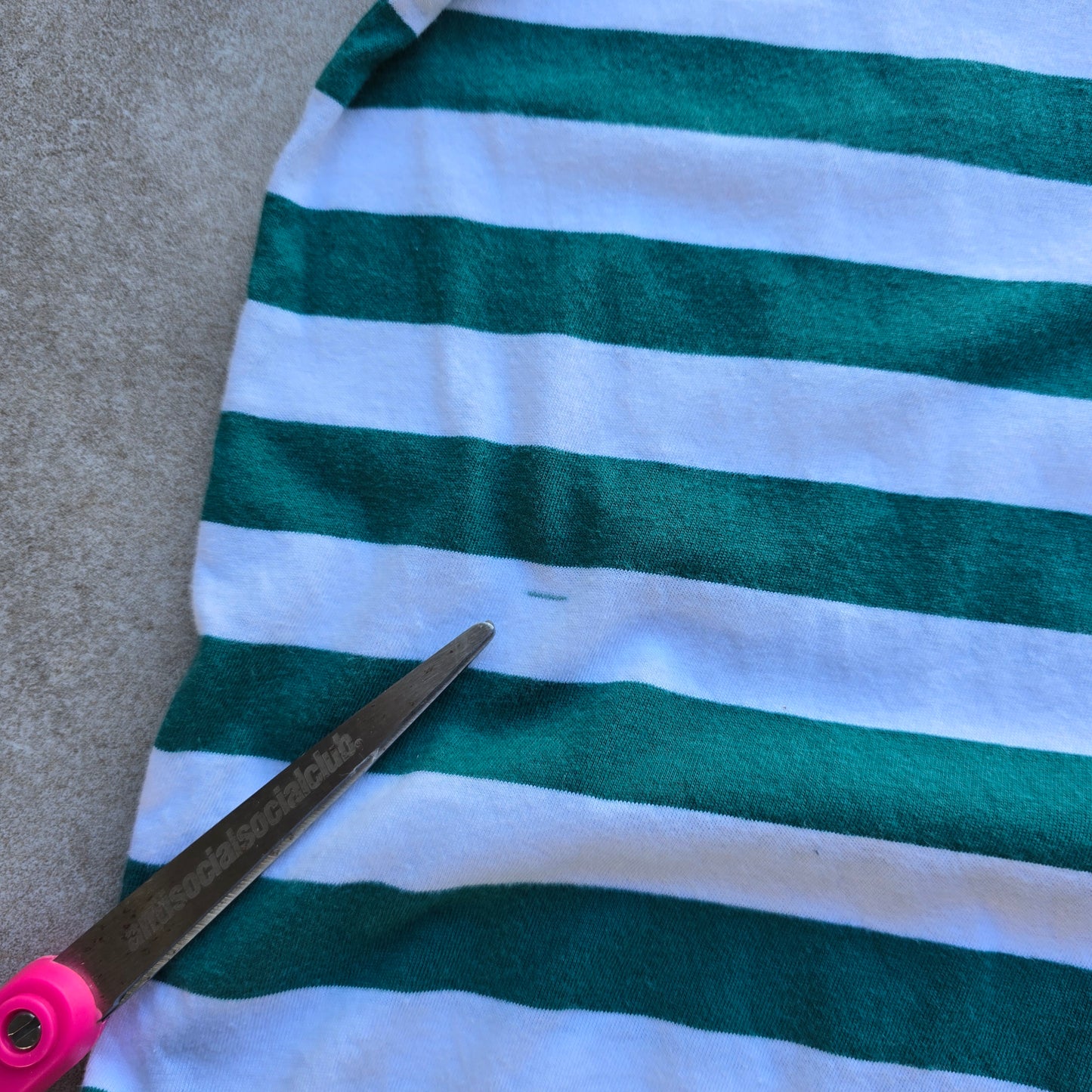 Guess Los Angeles Striped Tee - L