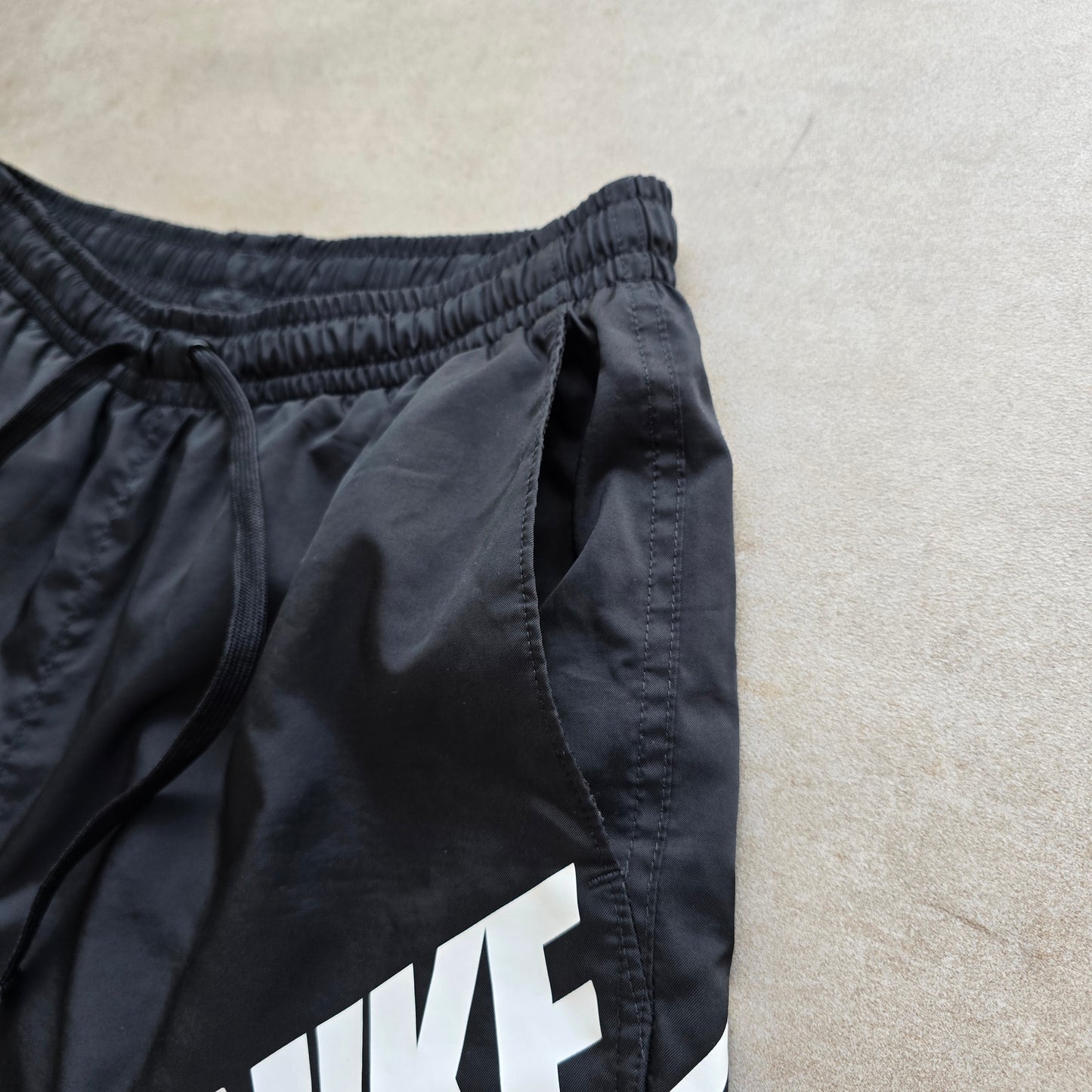 Nike Shorts - L