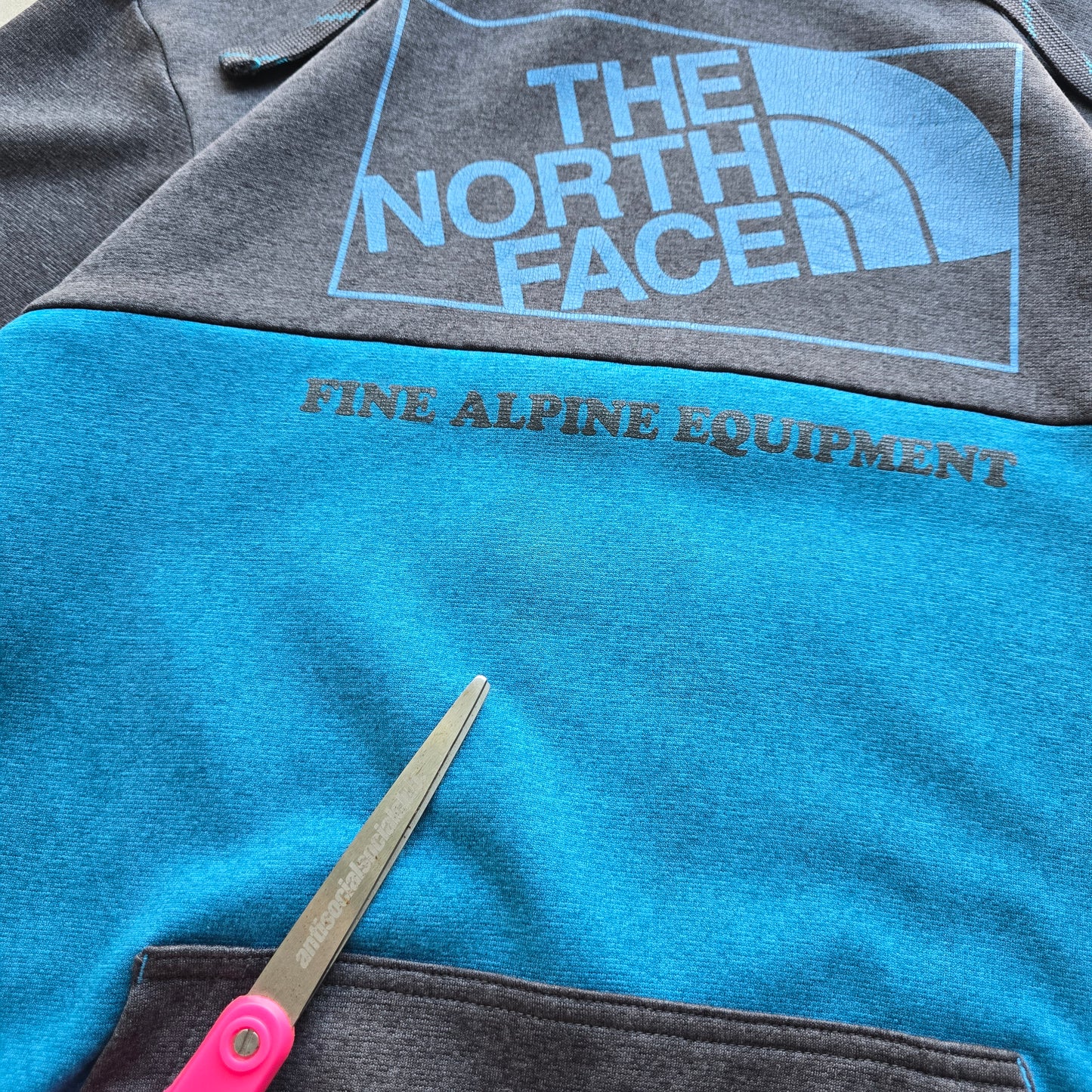 The North Face Hoodie - M