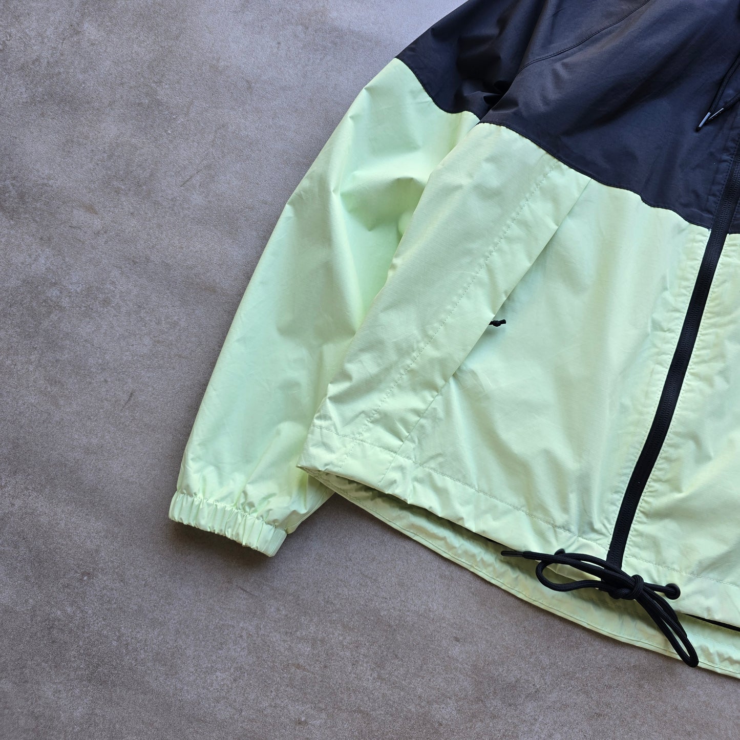 The North Face Two-Tone Windbreaker Jacket - WMNS S