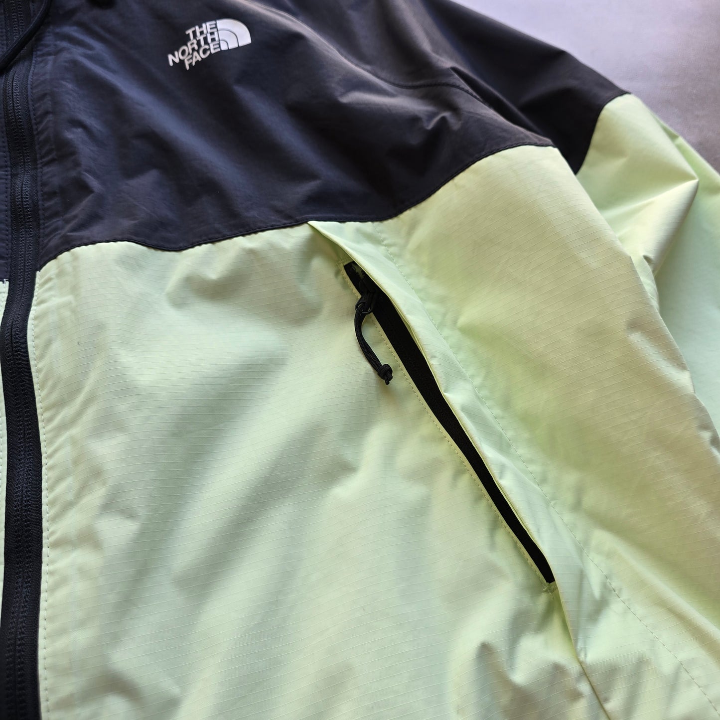 The North Face Two-Tone Windbreaker Jacket - WMNS S