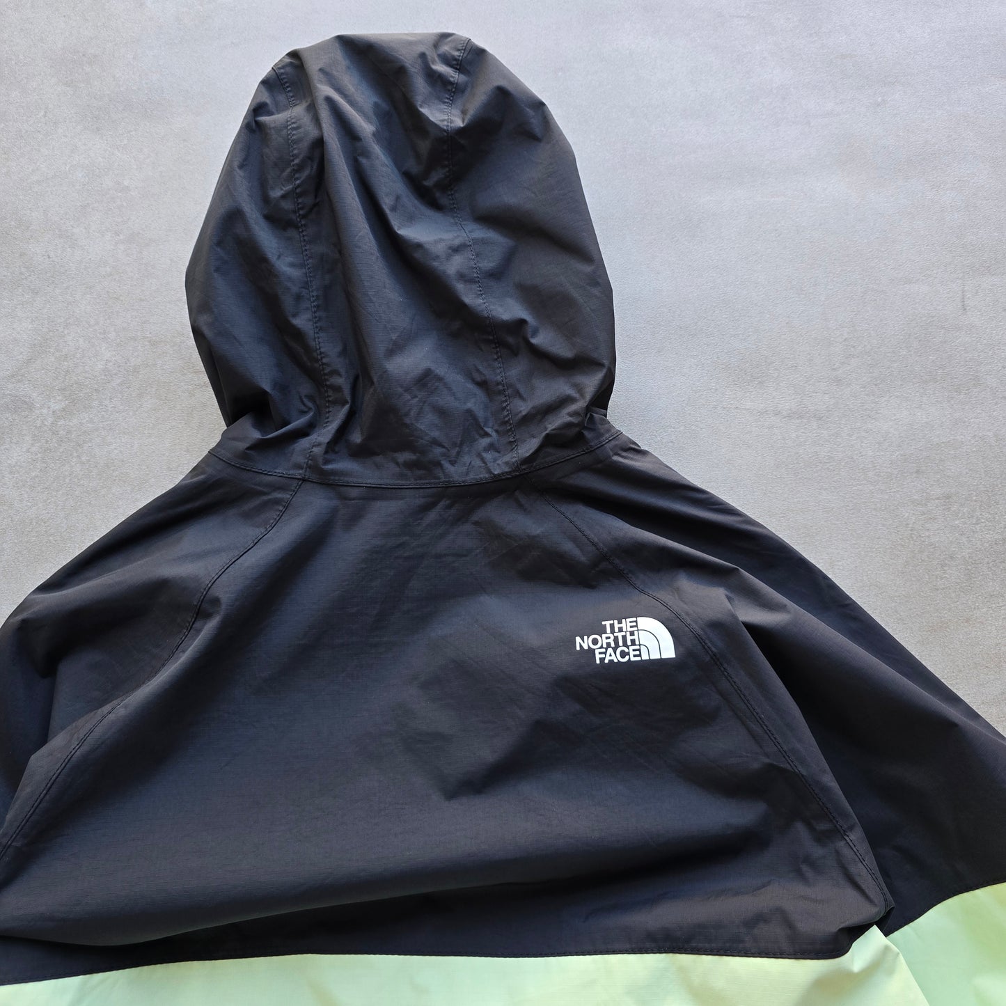The North Face Two-Tone Windbreaker Jacket - WMNS S