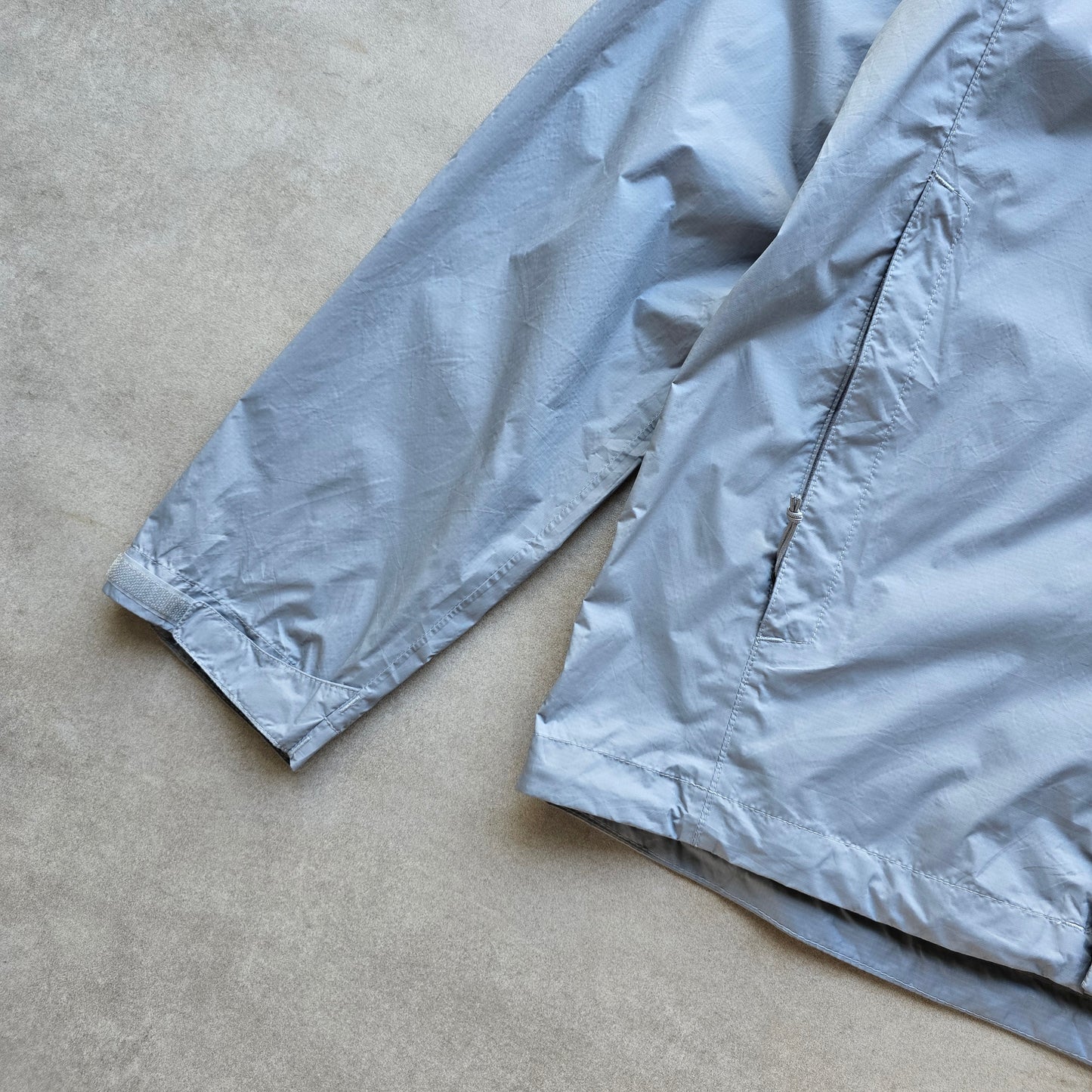 The North Face Dryvent Windbreaker Jacket - L