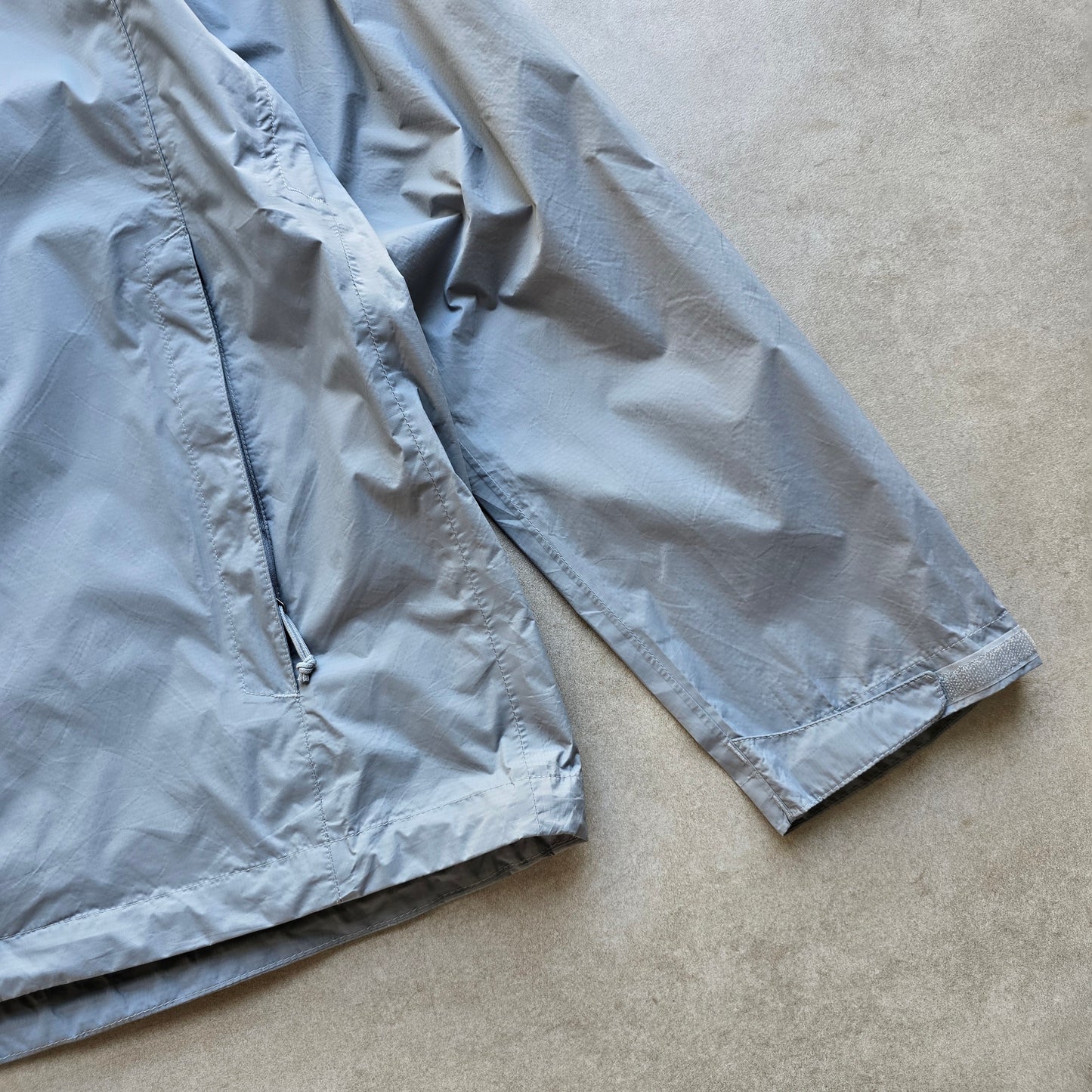 The North Face Dryvent Windbreaker Jacket - L