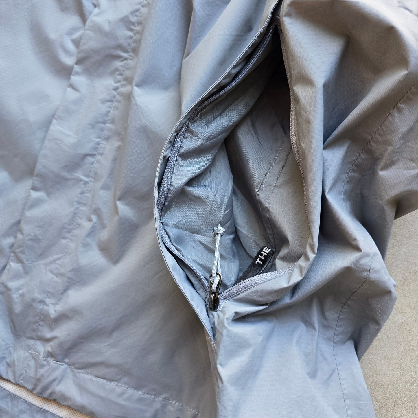 The North Face Dryvent Windbreaker Jacket - L
