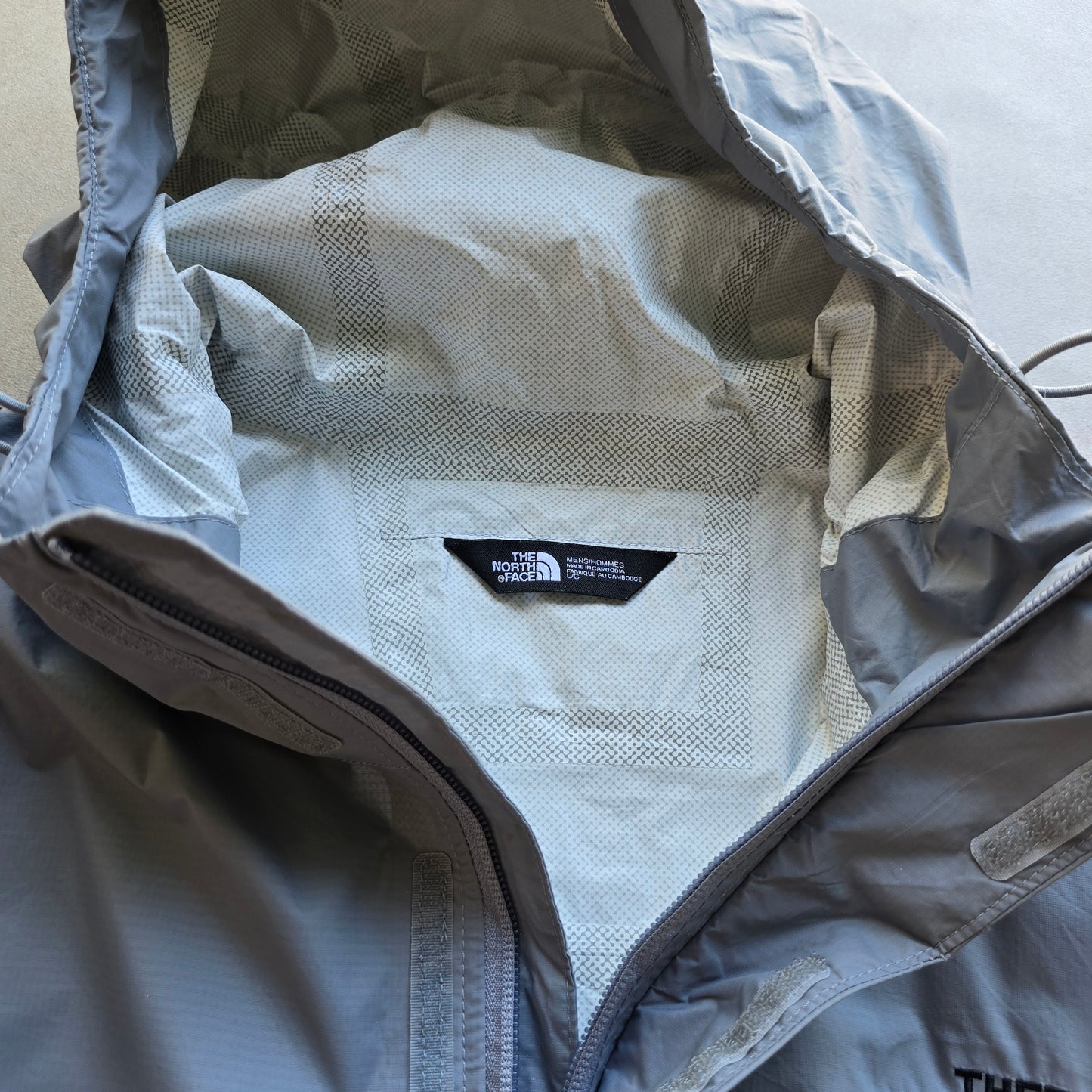 The North Face Dryvent Windbreaker Jacket - L