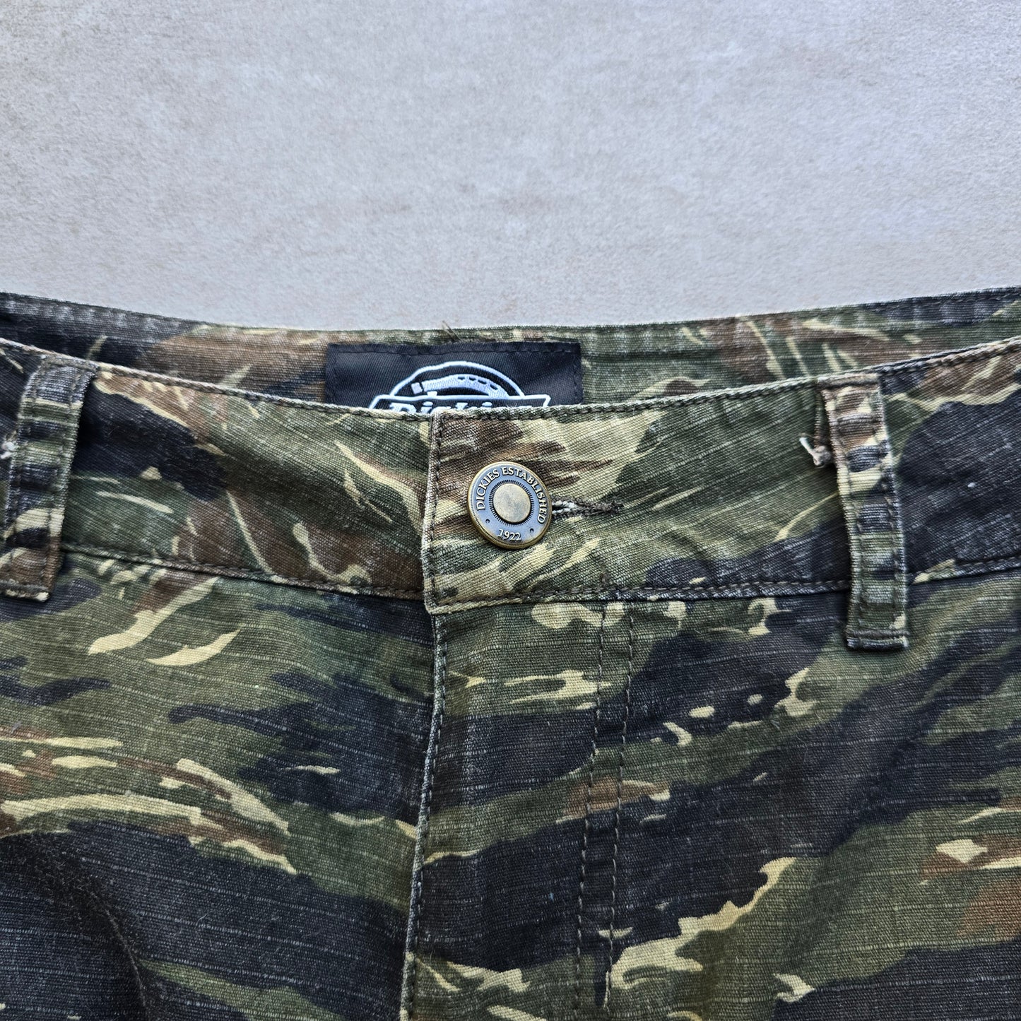 Dickies Camo Cargo Pants - 28