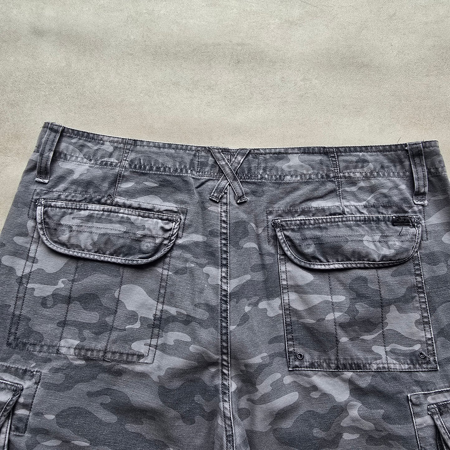 Oakley Camo Cargo Shorts - 36
