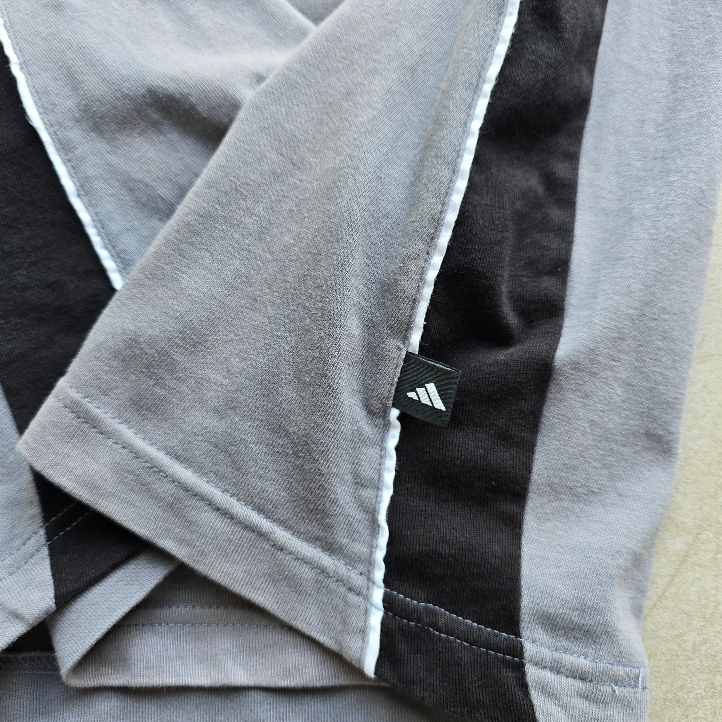 Vintage Adidas Tee - M/L