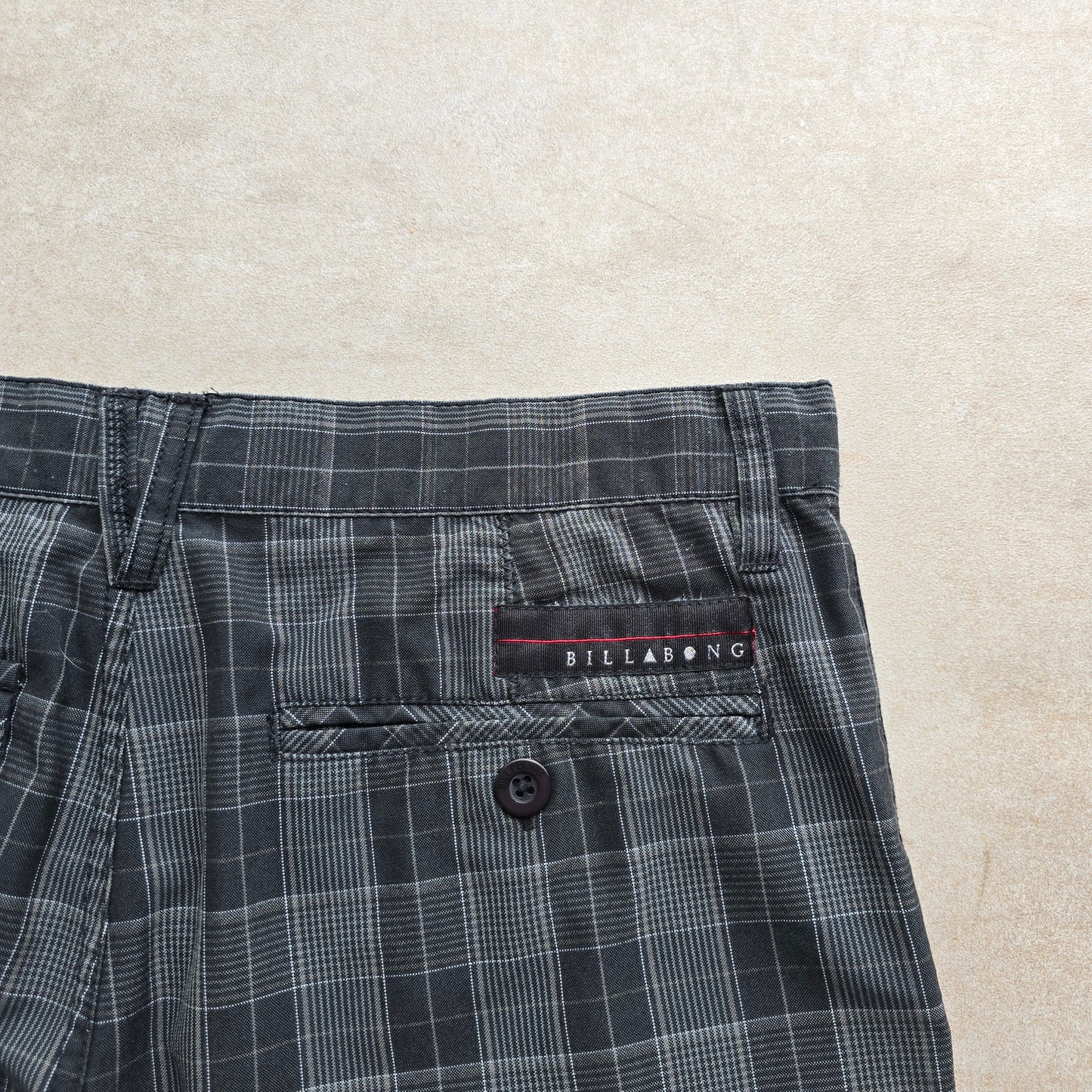 Billabong Plaid Shorts - 32
