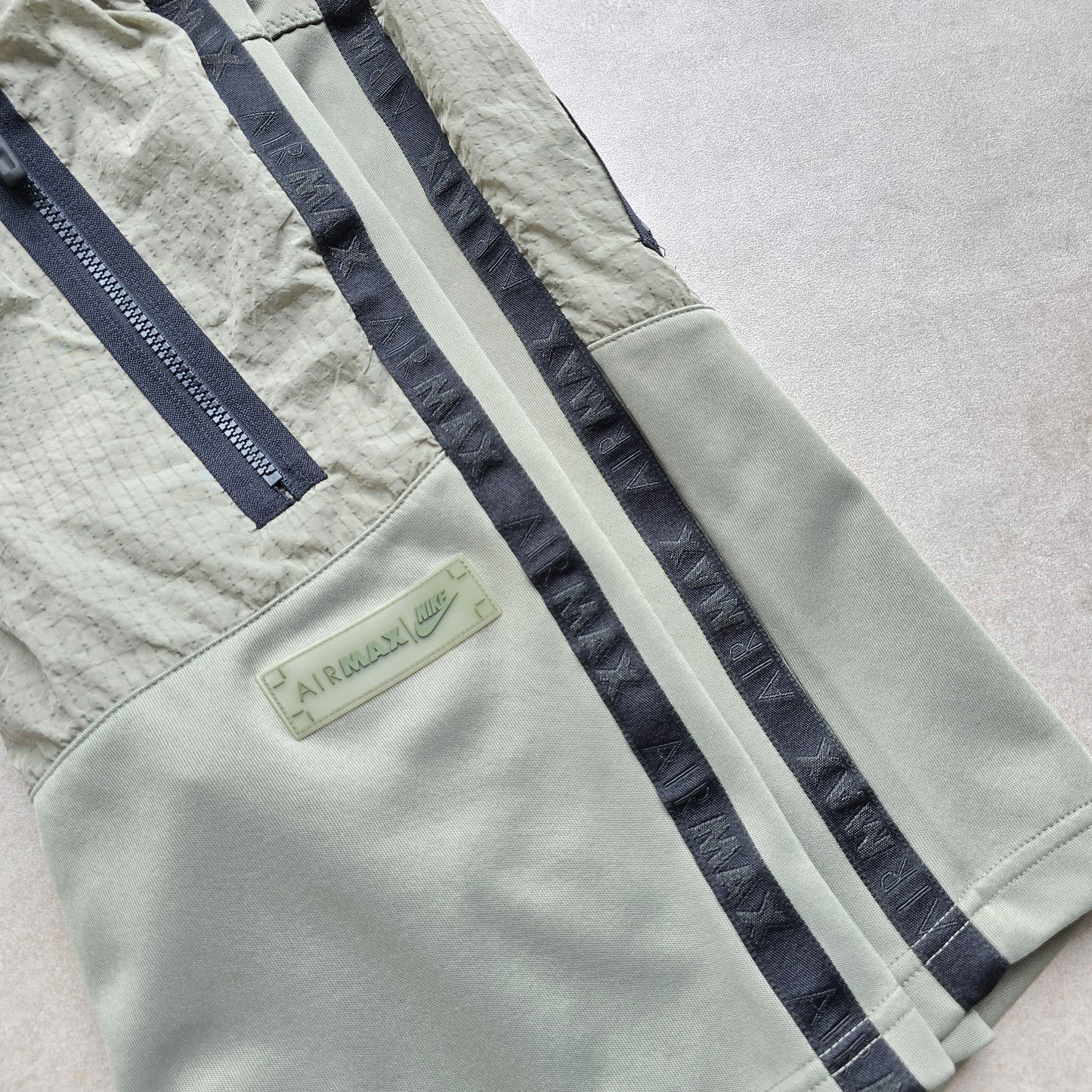 Nike Air Max Shorts - L