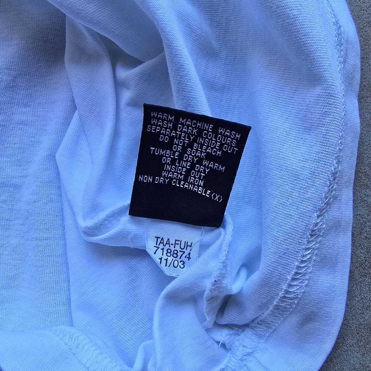 Vintage 2000's Tommy Hilfiger Tee - L