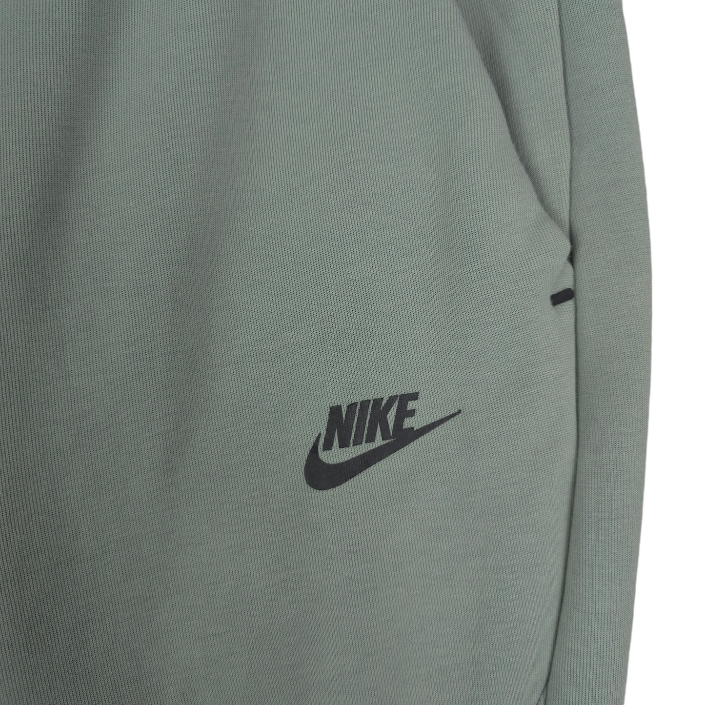 Nike Tech Fleece Pants - L/XL