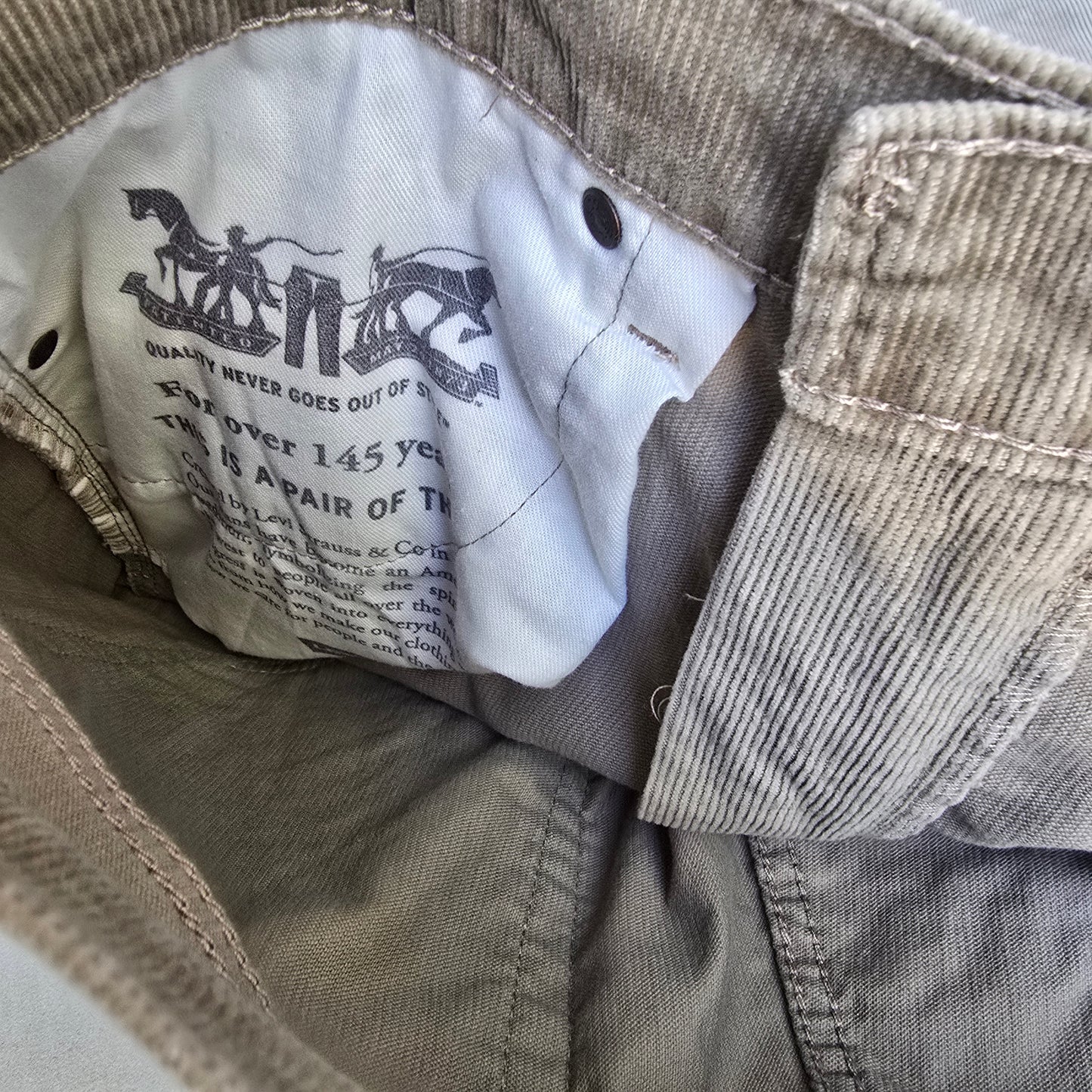 Levi's 505 Corduroy Pants - 32 x 32