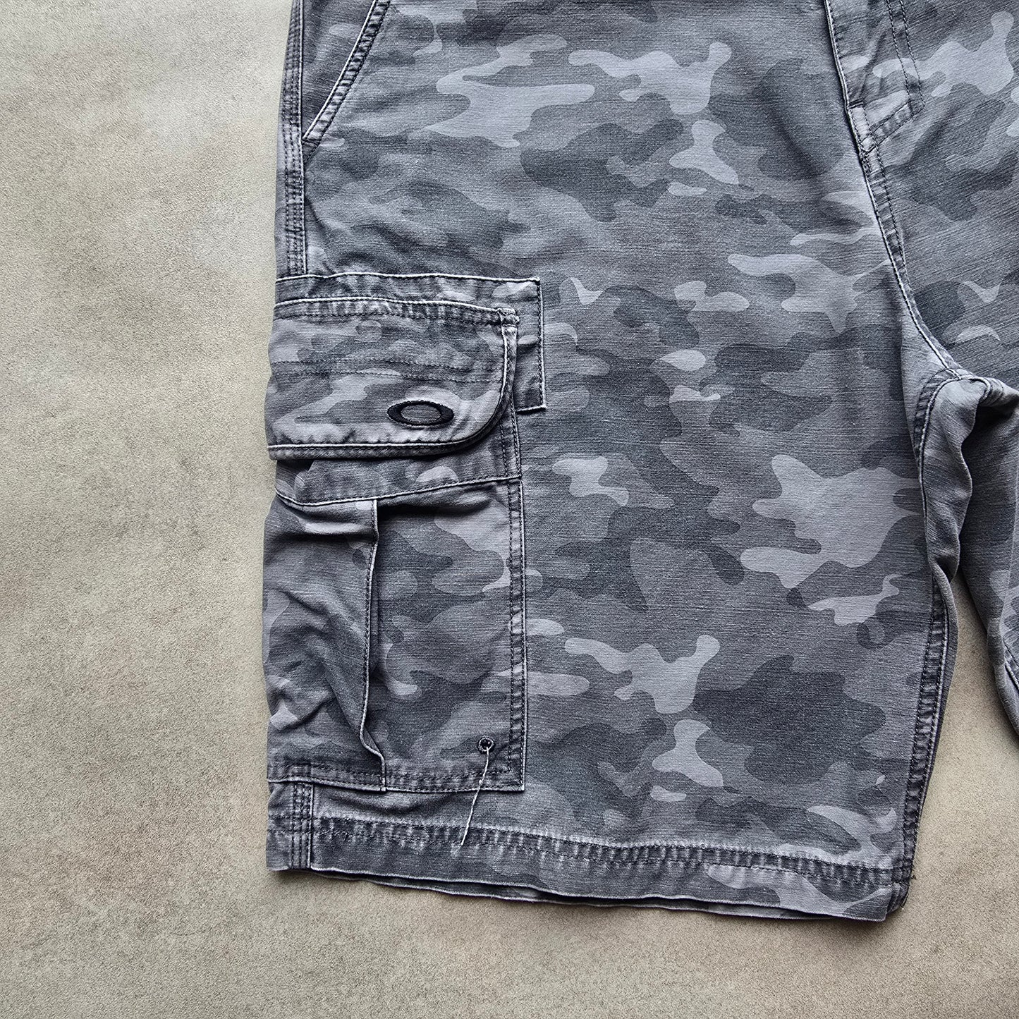 Oakley Camo Cargo Shorts - 36