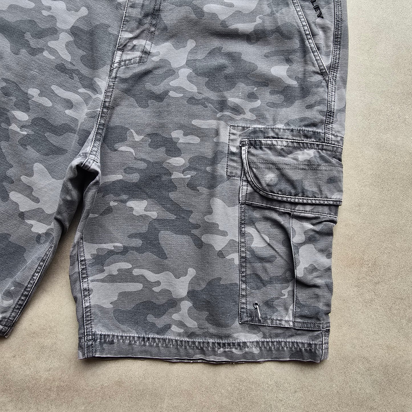 Oakley Camo Cargo Shorts - 36