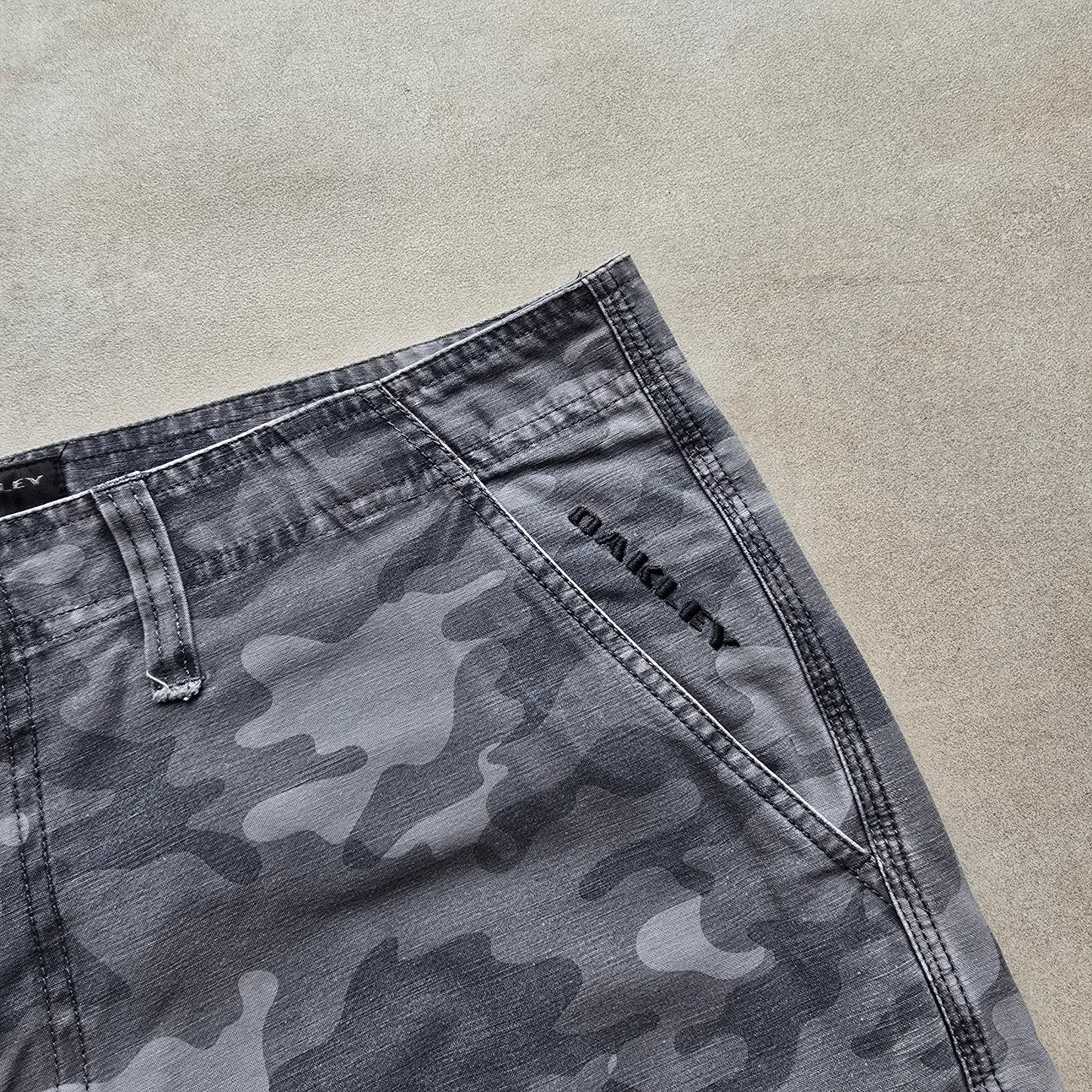 Oakley Camo Cargo Shorts - 36