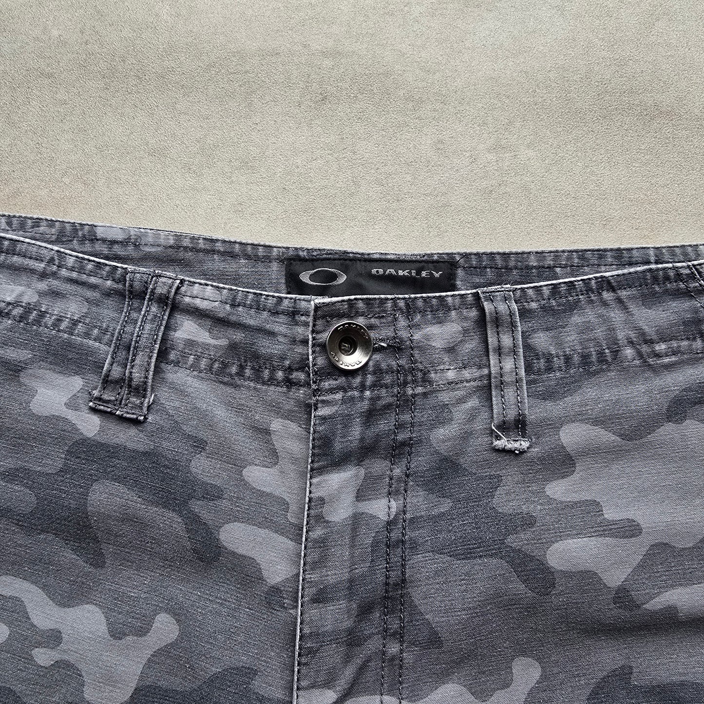 Oakley Camo Cargo Shorts - 36