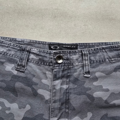 Oakley Camo Cargo Shorts - 36