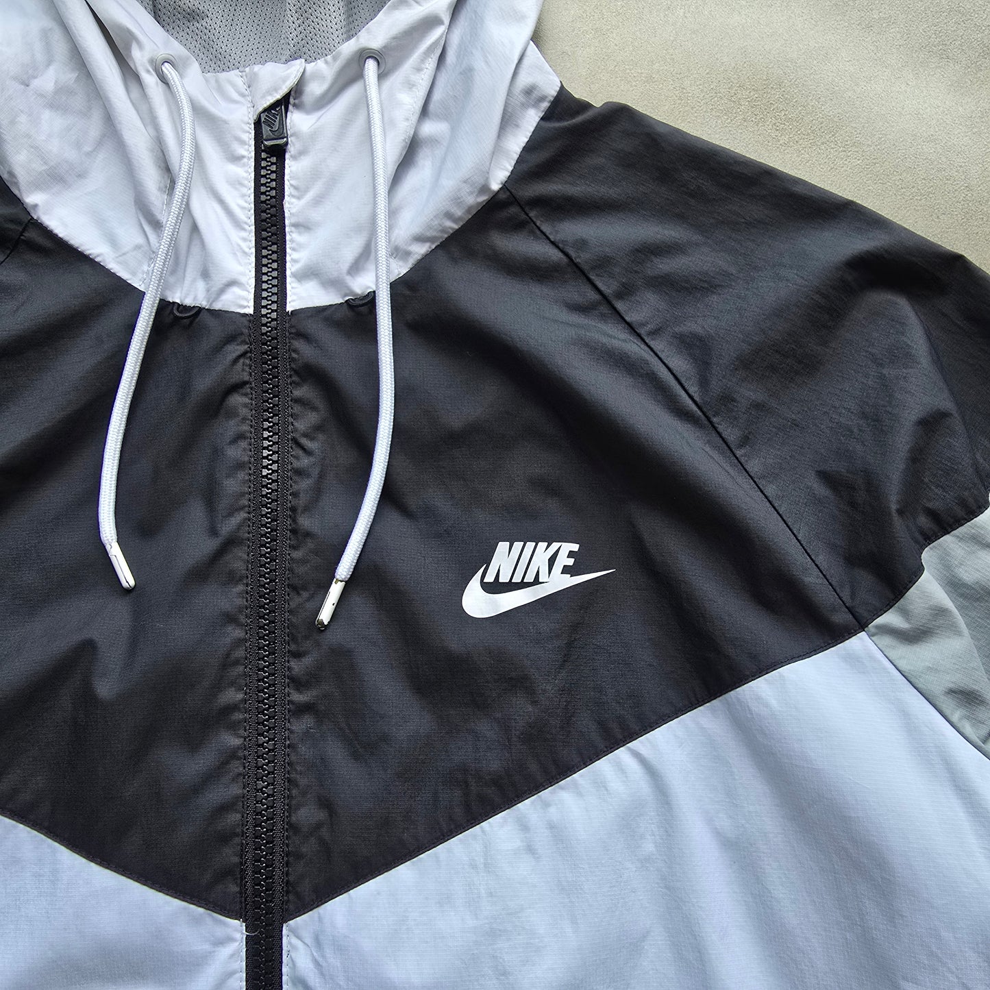 Nike Windbreaker Jacket - M
