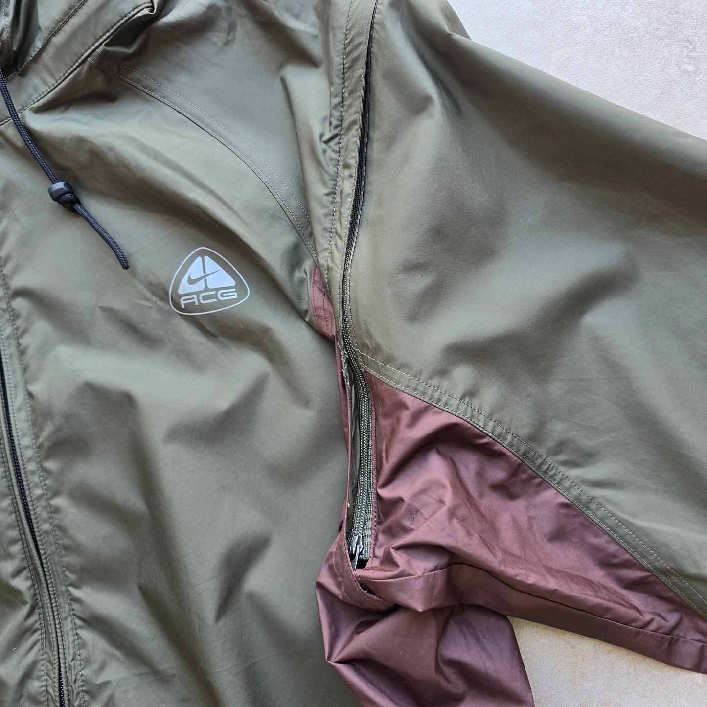 Nike ACG Oregon Series Micro Shell Jacket - M