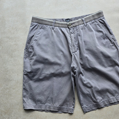Hugo Boss Shorts - 32