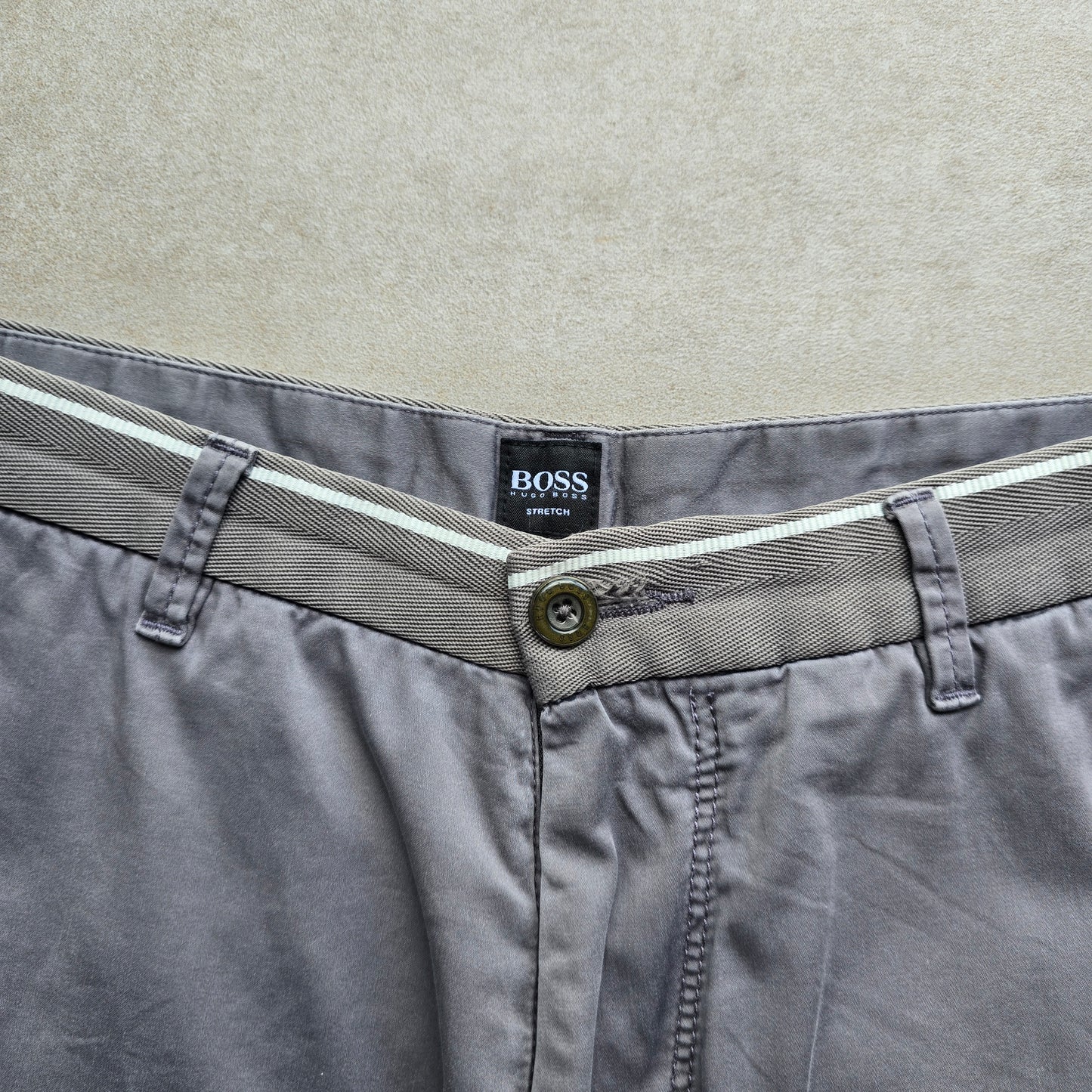 Hugo Boss Shorts - 32