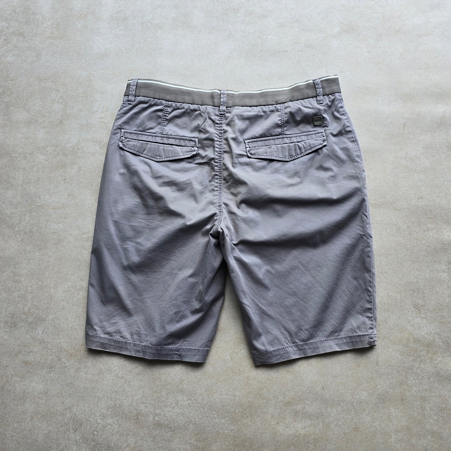 Hugo Boss Shorts - 32