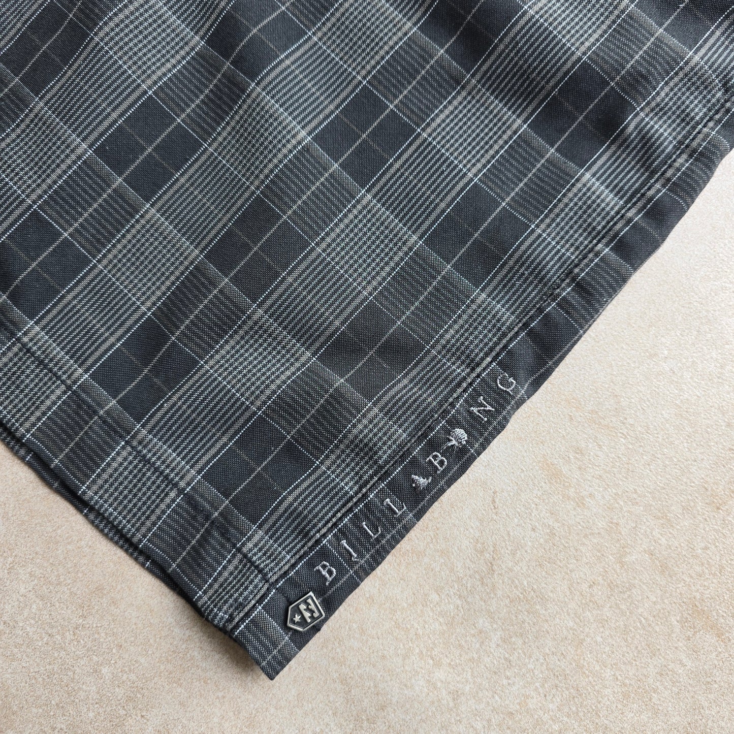 Billabong Plaid Shorts - 32