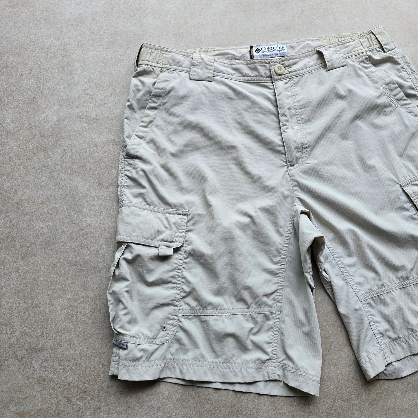 Vintage Columbia Titanium Cargo Shorts - M