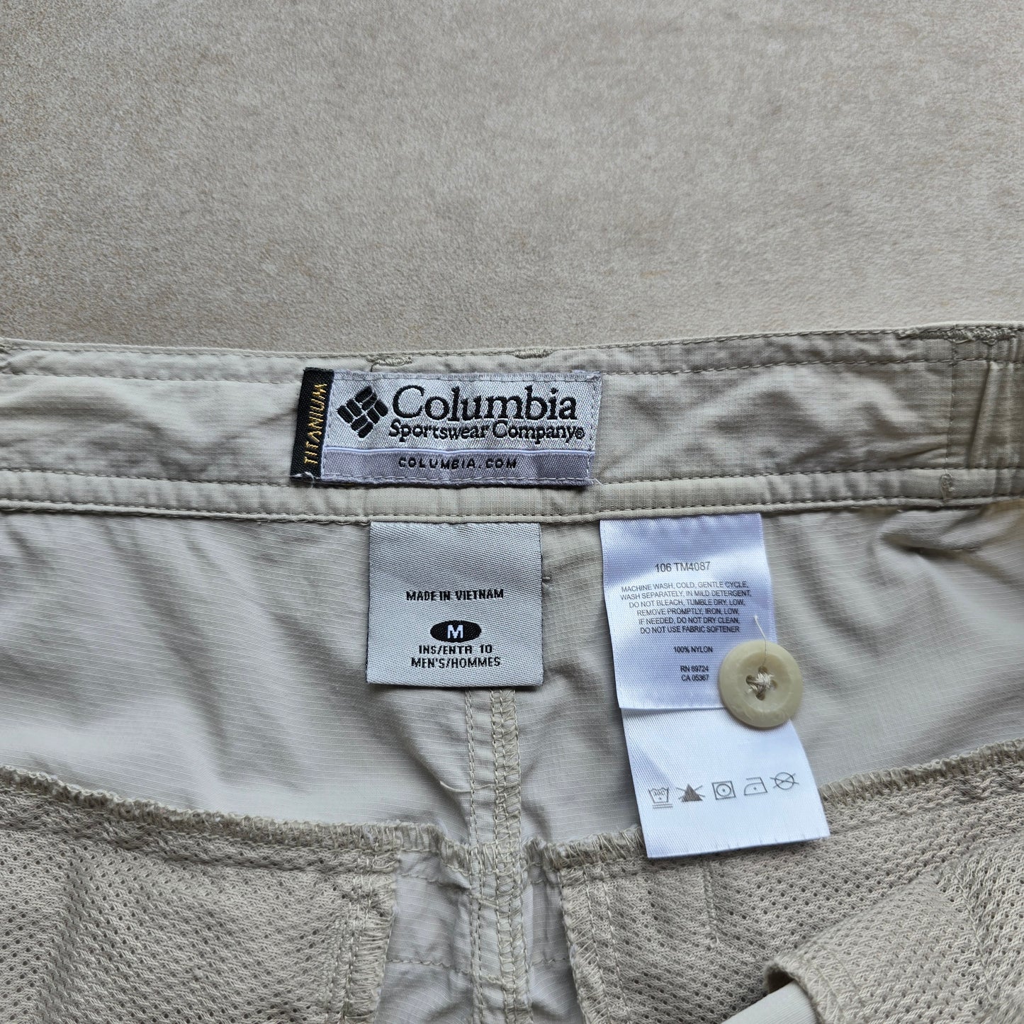 Vintage Columbia Titanium Cargo Shorts - M