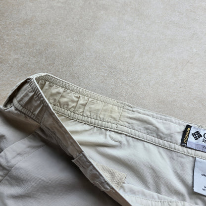 Vintage Columbia Titanium Cargo Shorts - M