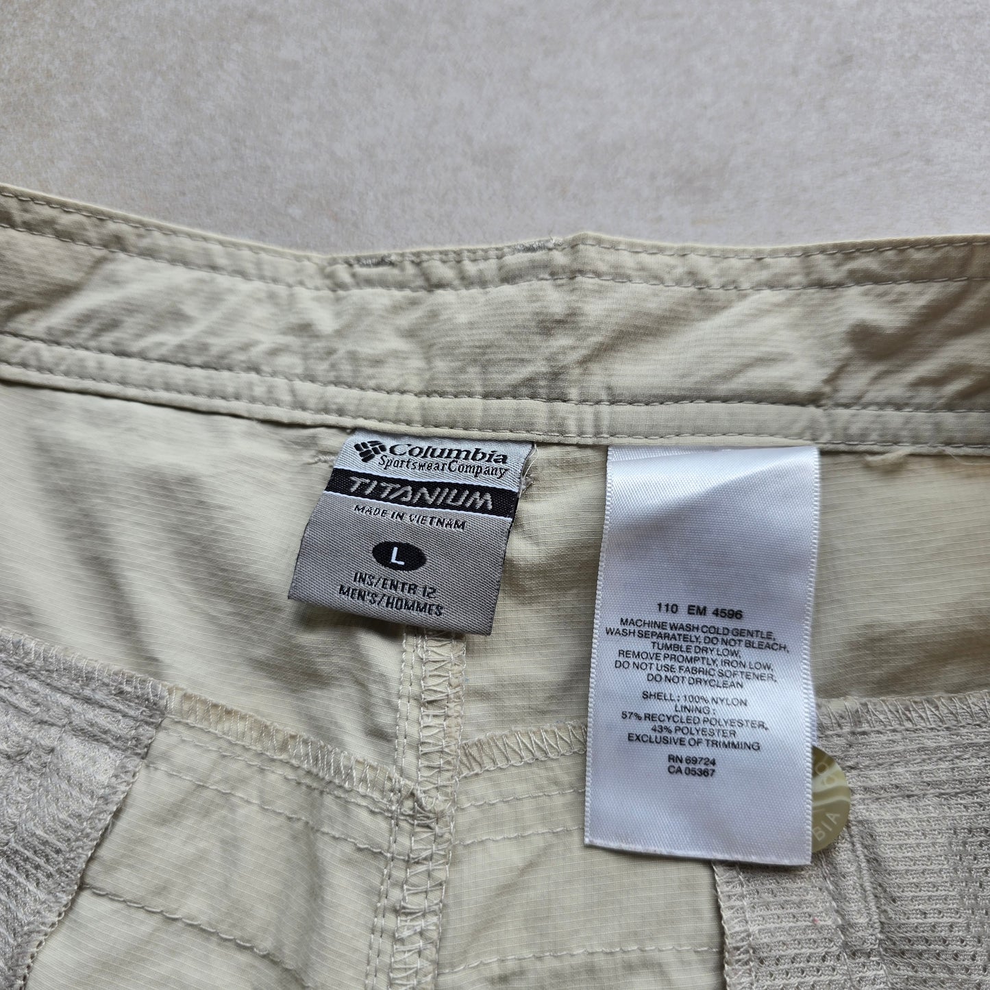 Vintage Columbia Titanium Cargo Shorts - L