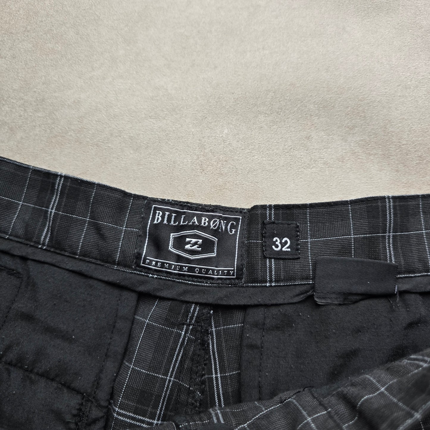 Billabong Plaid Shorts - 32