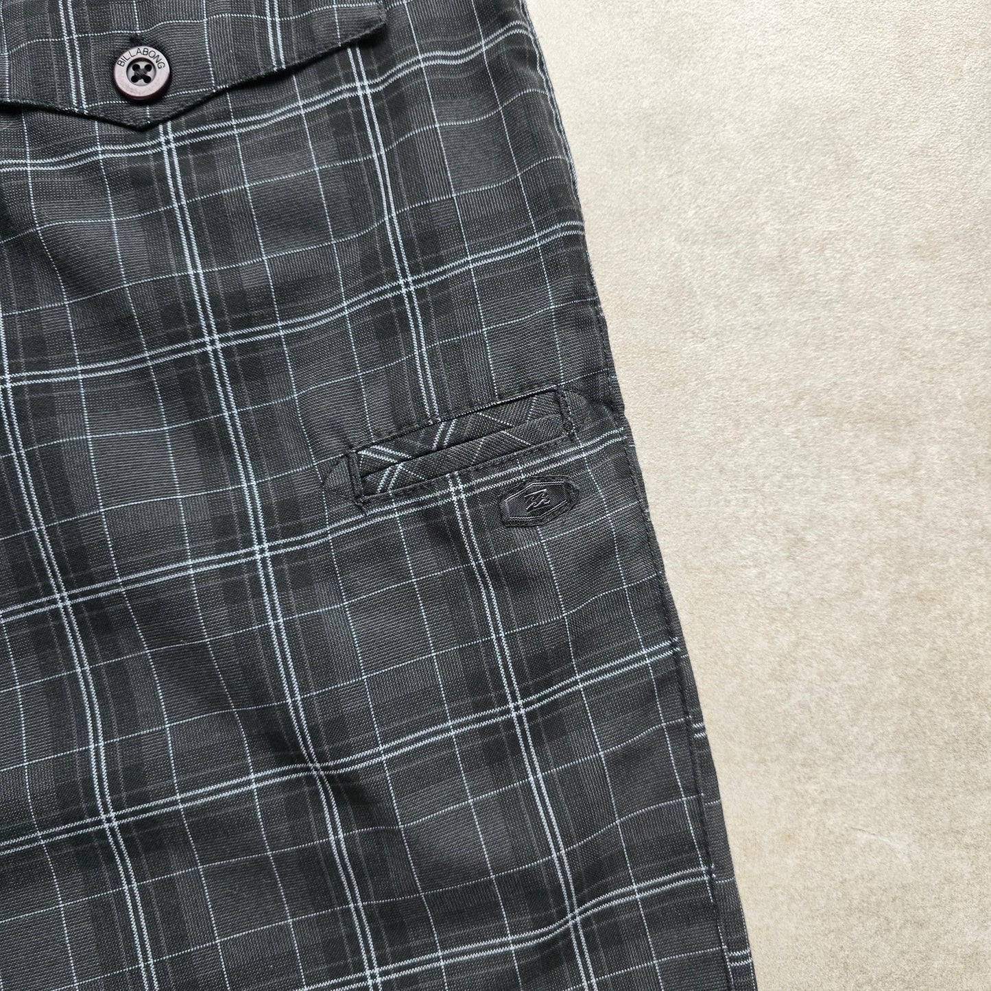 Billabong Plaid Shorts - 32
