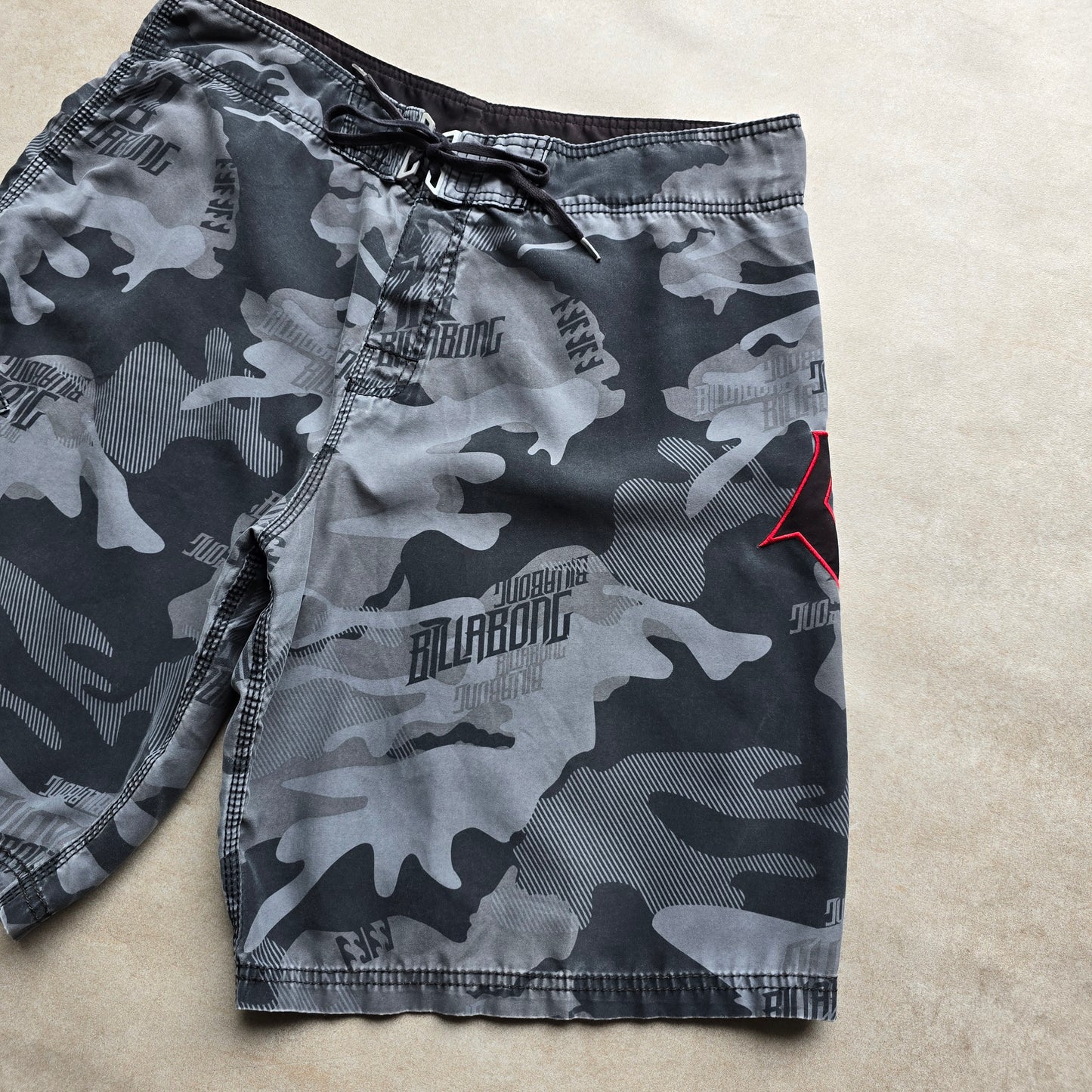 Vintage Y2K Billabong Camo Board Shorts - 38