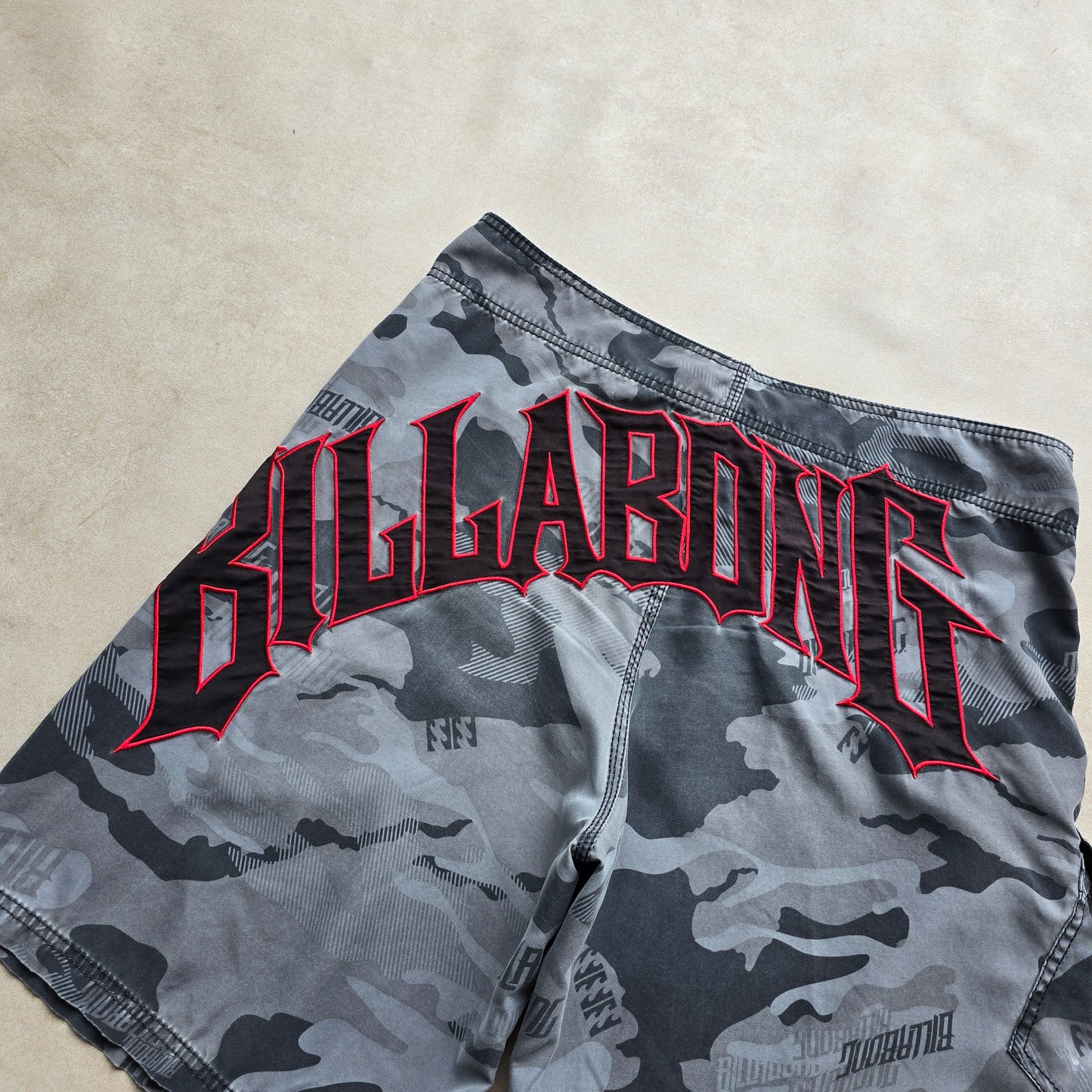 Vintage Y2K Billabong Camo Board Shorts - 38