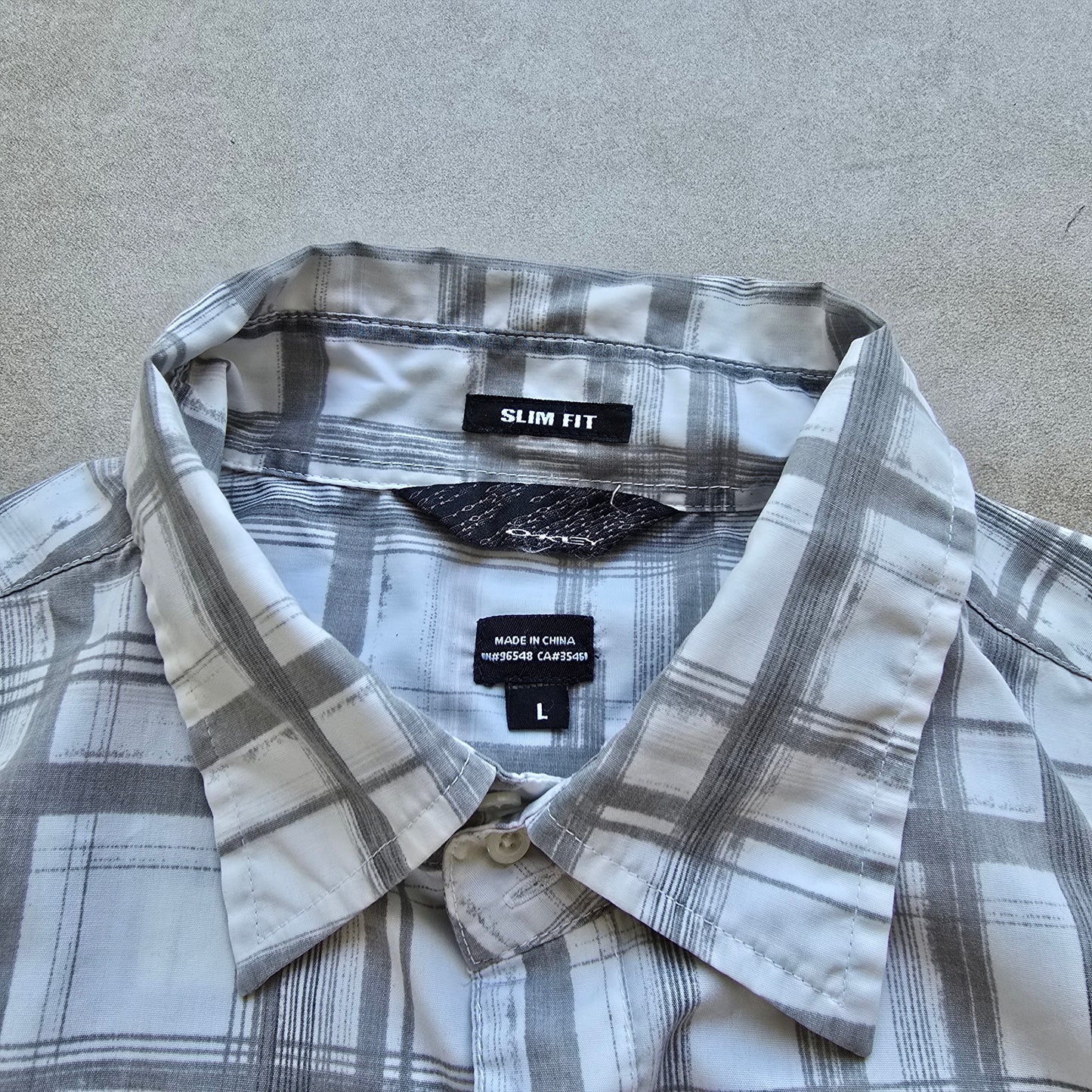 Oakley Short Sleeve Button Up Shirt - L