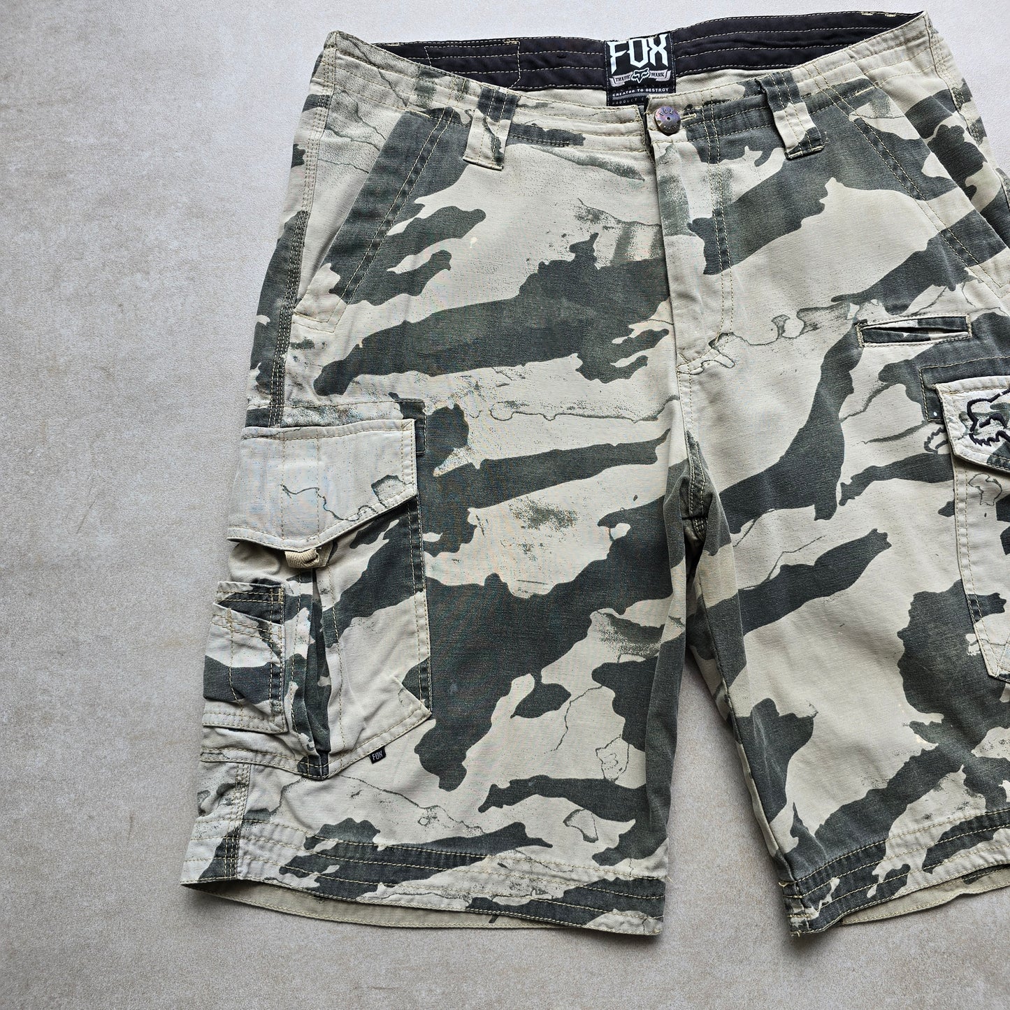 Vintage Y2K FOX Racing Camo Cargo Shorts - 32