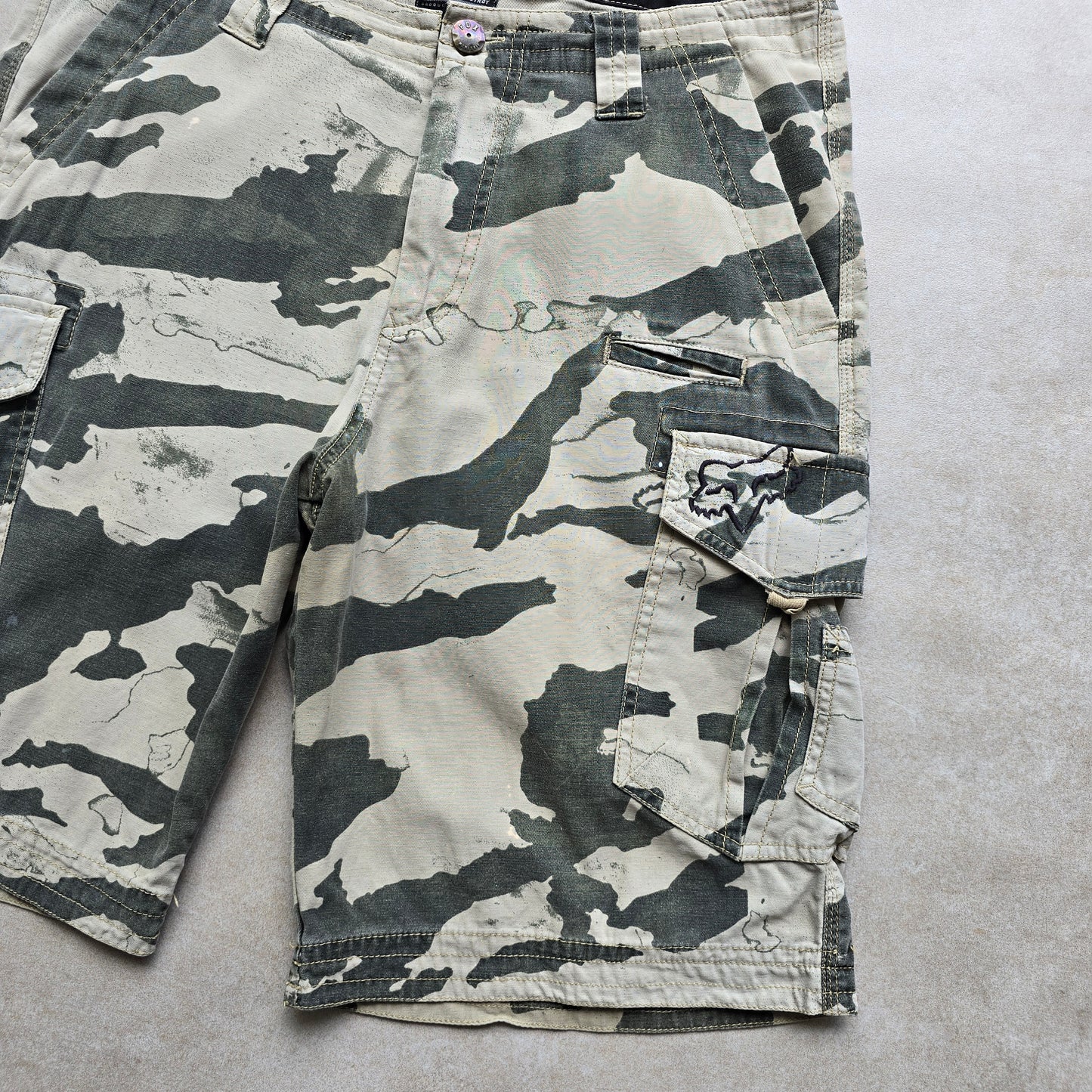 Vintage Y2K FOX Racing Camo Cargo Shorts - 32