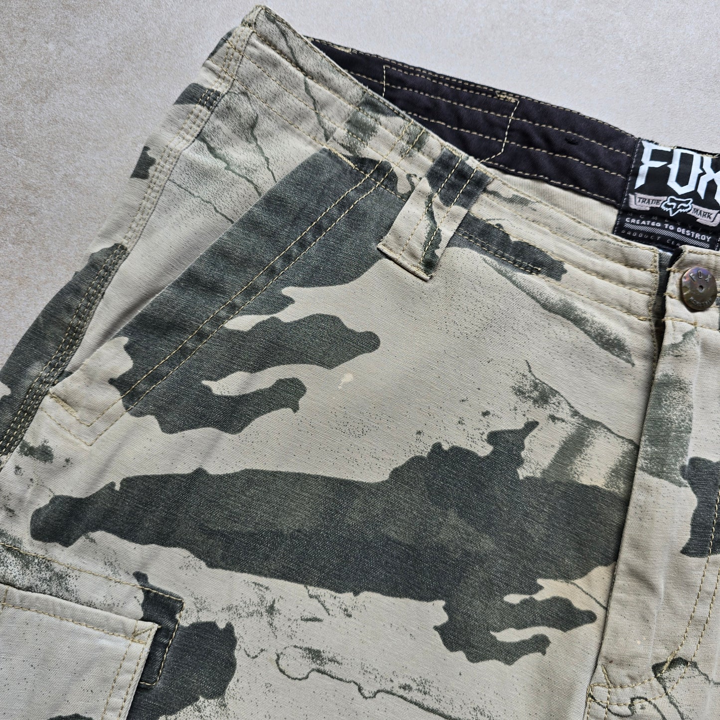 Vintage Y2K FOX Racing Camo Cargo Shorts - 32