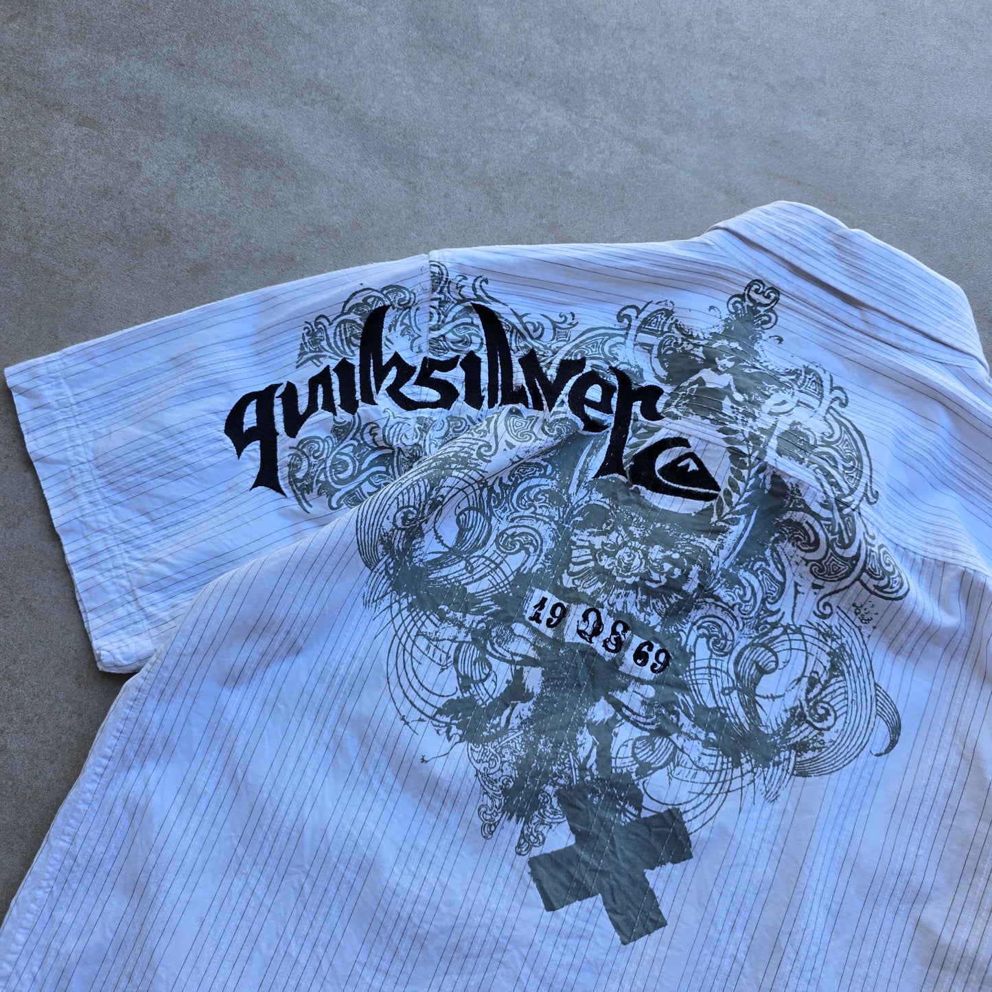 Vintage Y2K Quiksilver Short Sleeve Button Up Shirt - S/M