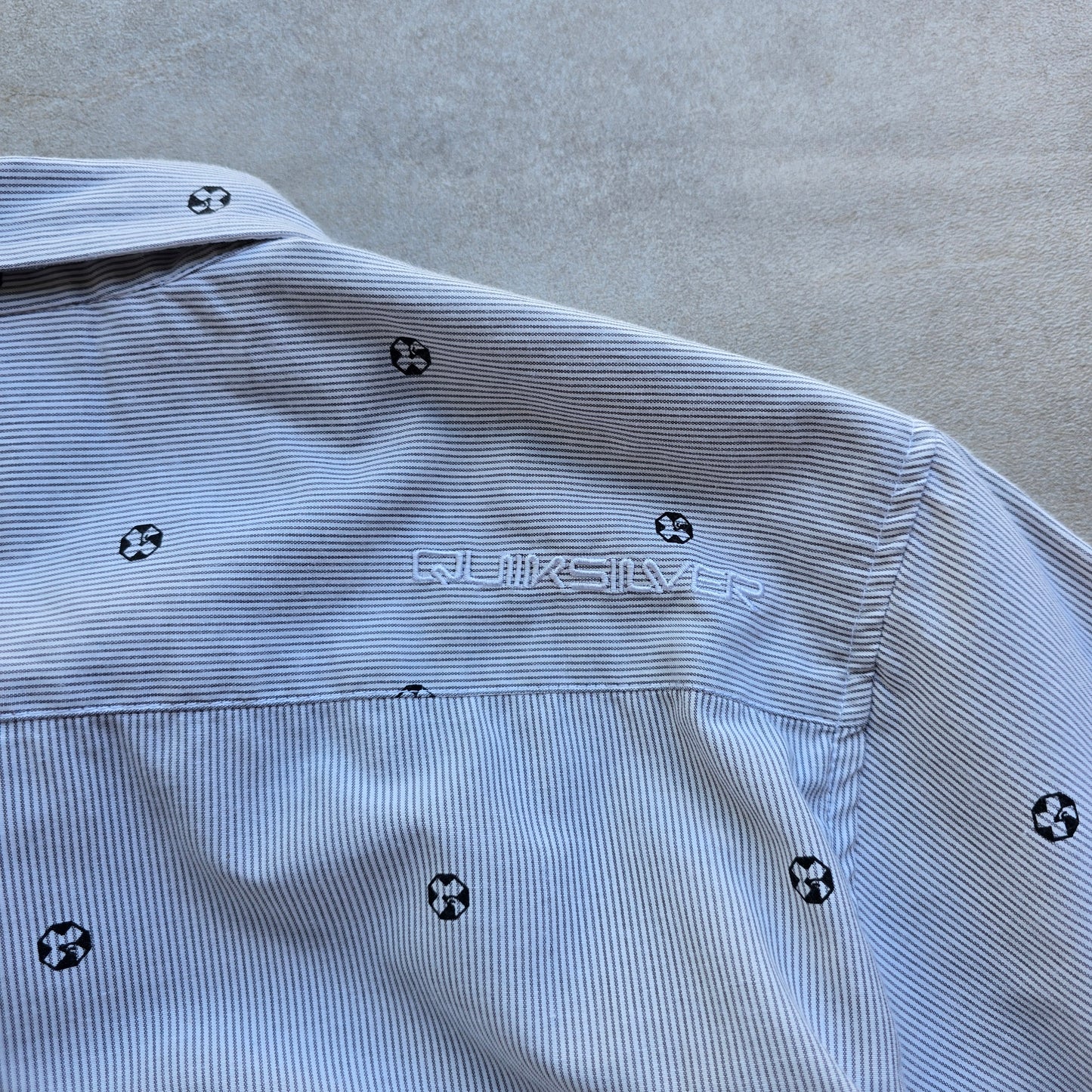 Vintage Y2K Quiksilver Short Sleeve Button Up Shirt - S/M