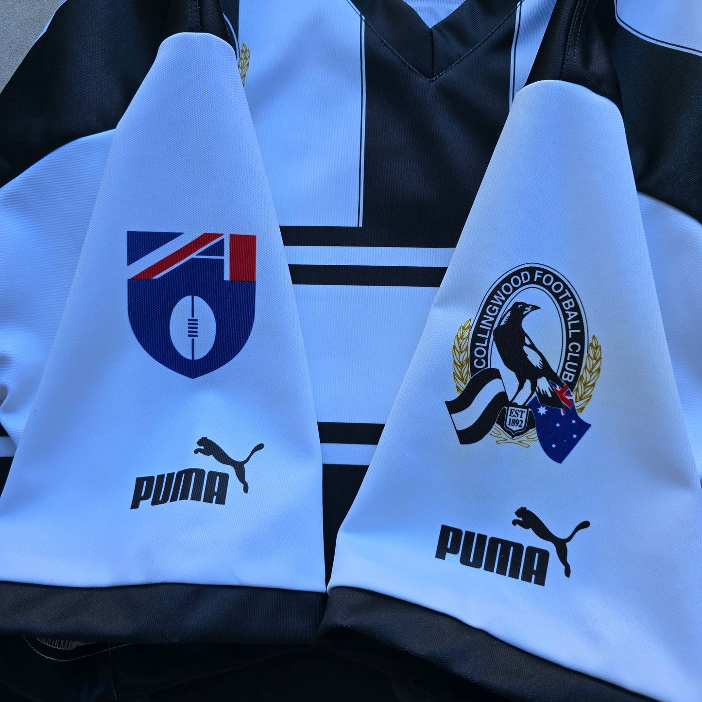 Vintage 90's Puma Collingwood AFL Jersey - L