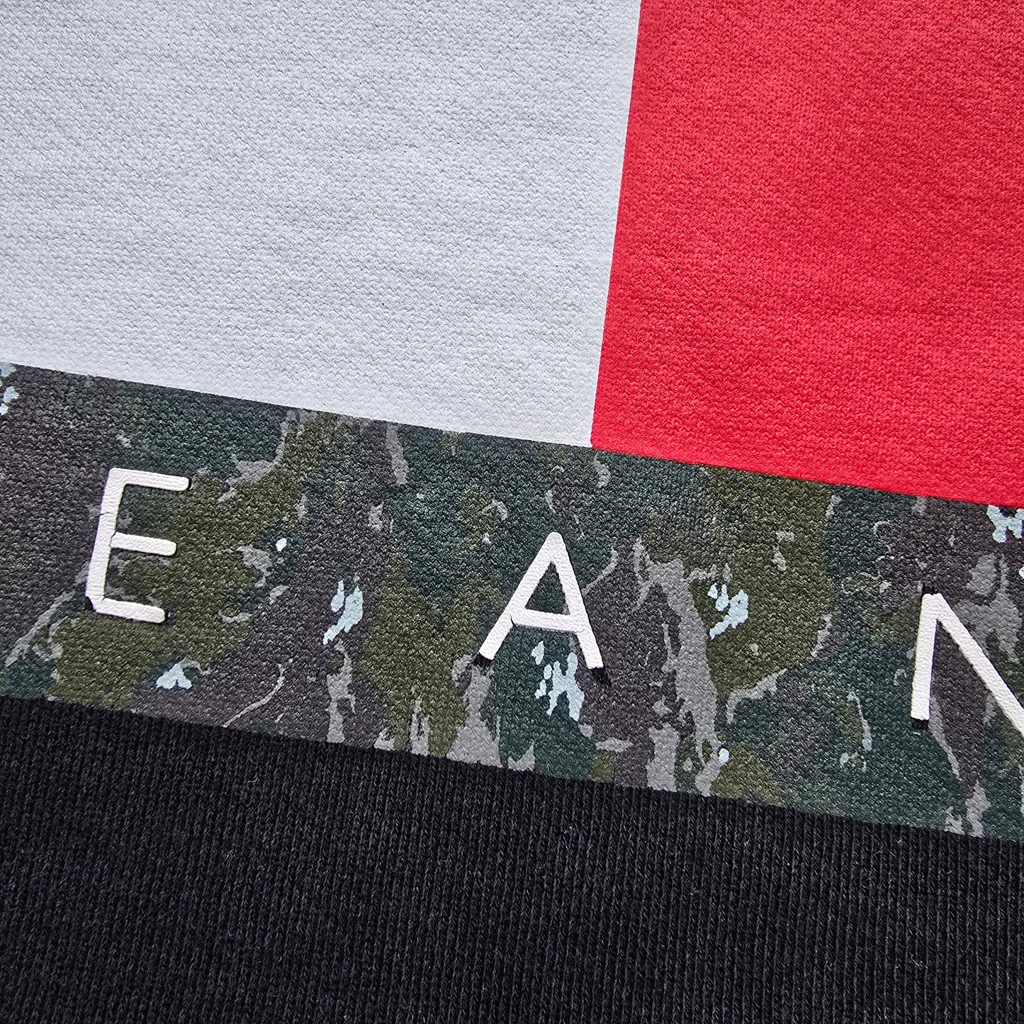 Tommy Hilfiger Camo Flag Sweatshirt - S