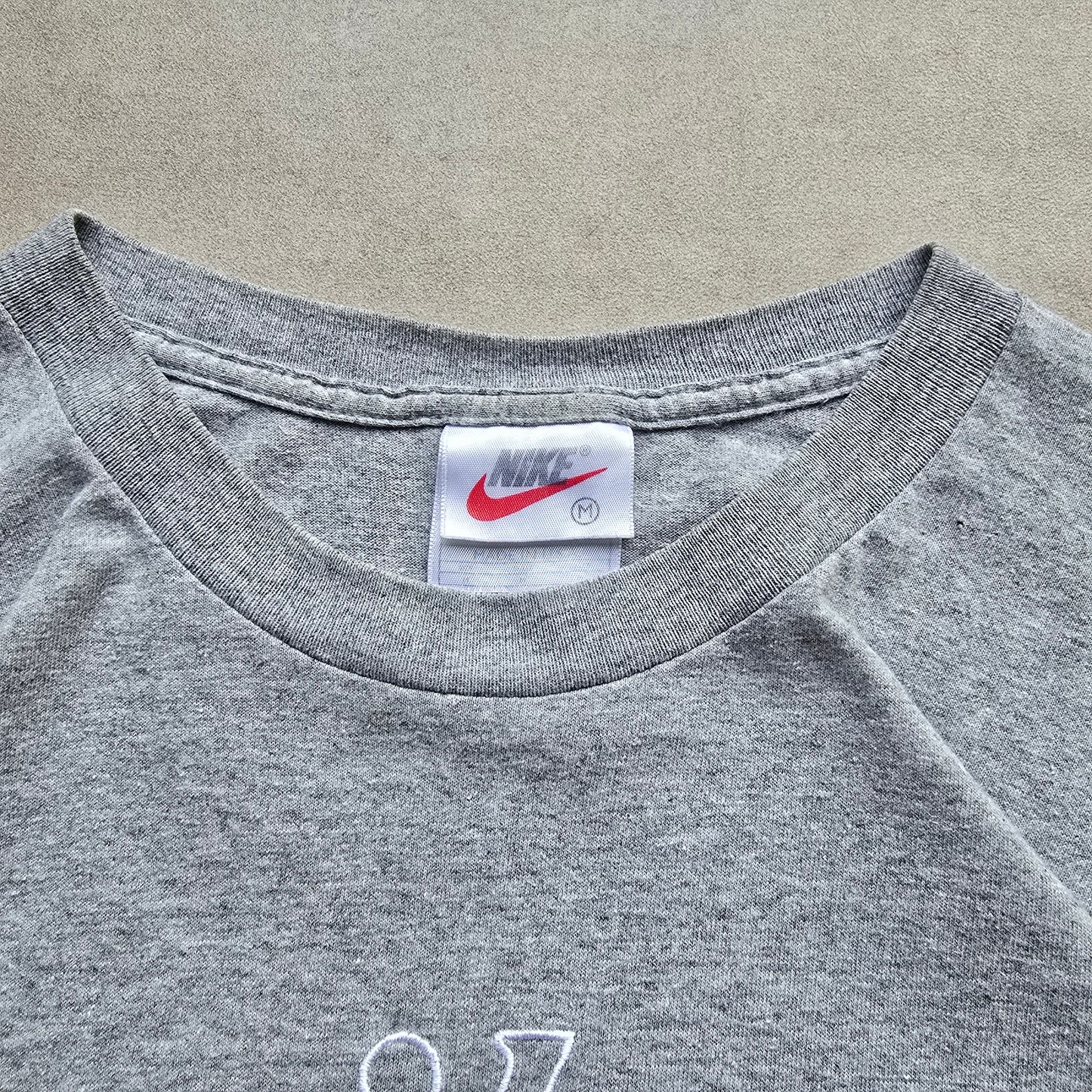 Vintage 90's Nike Embroidered Logo Tee - WMNS M